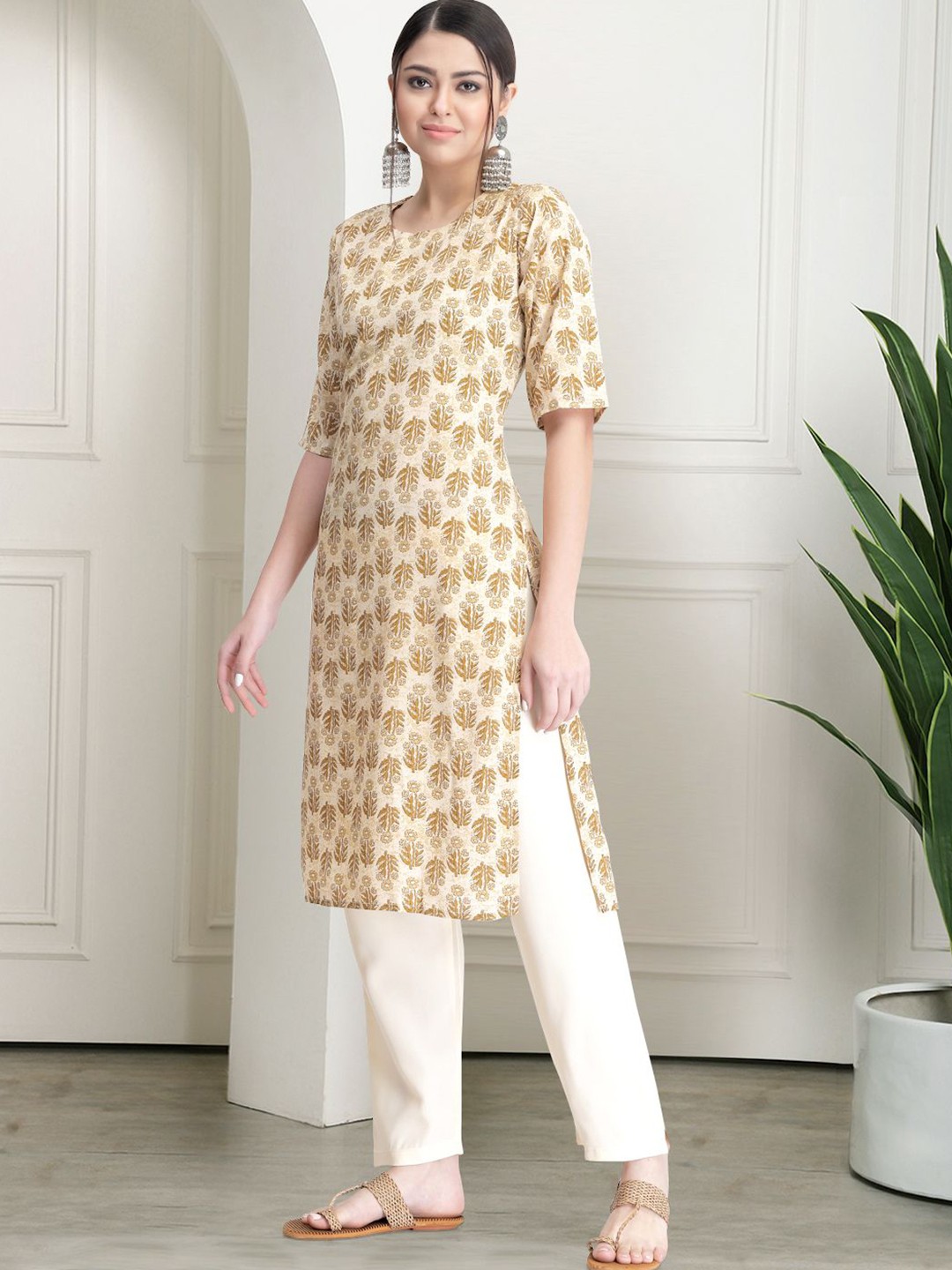 

7Threads Floral Printed Round Neck Kurta With Trousers, Beige