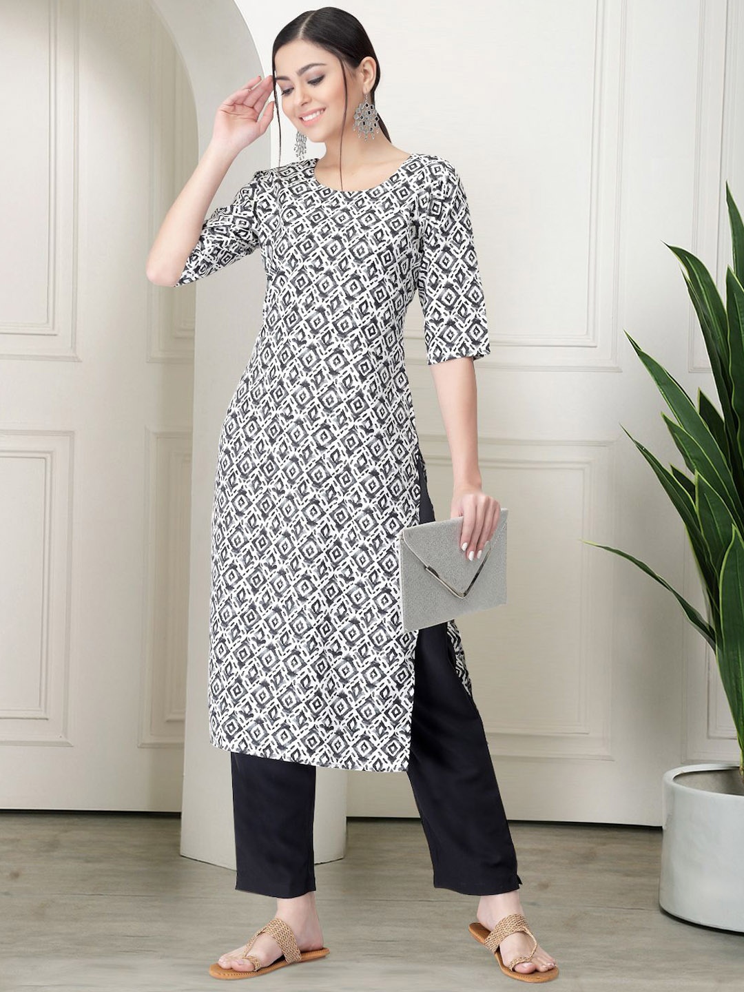 

7Threads Geometic Printed Round Neck Kurta With Trousers, Black