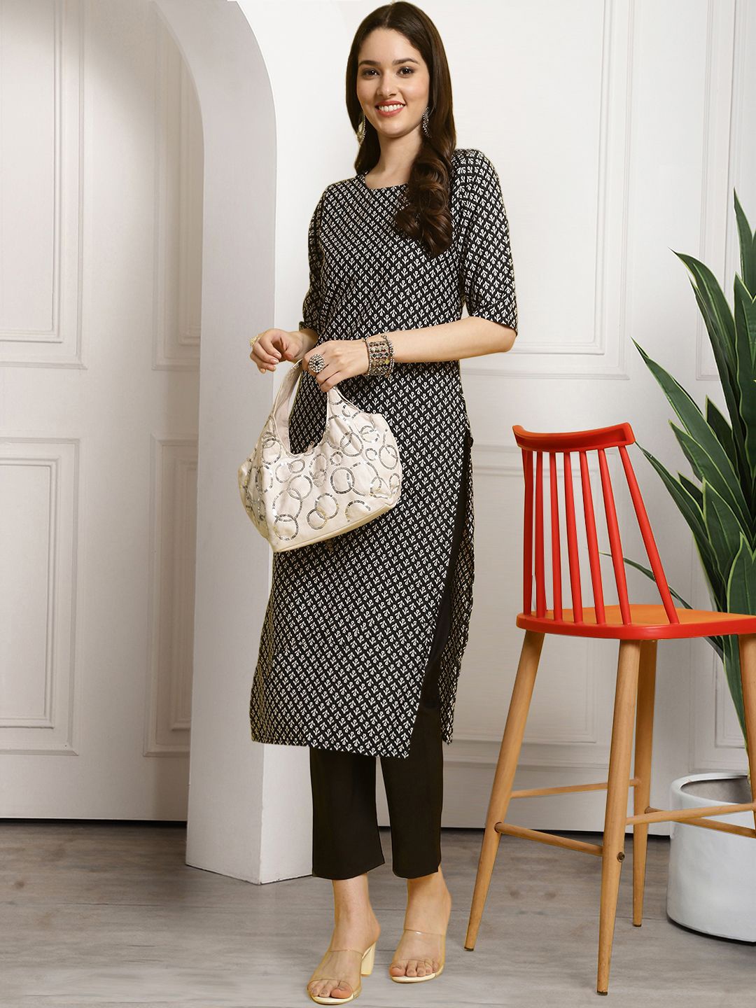 

7Threads Floral Printed Round Neck Kurta With Trousers, Black
