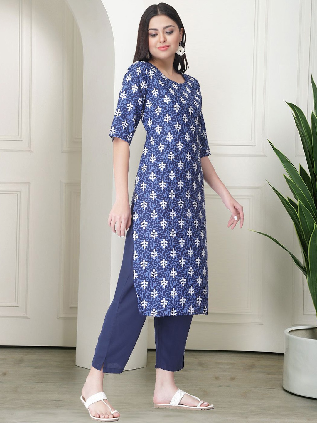 

7Threads Ethnic Motifs Printed Round Neck Kurta With Trousers, Blue