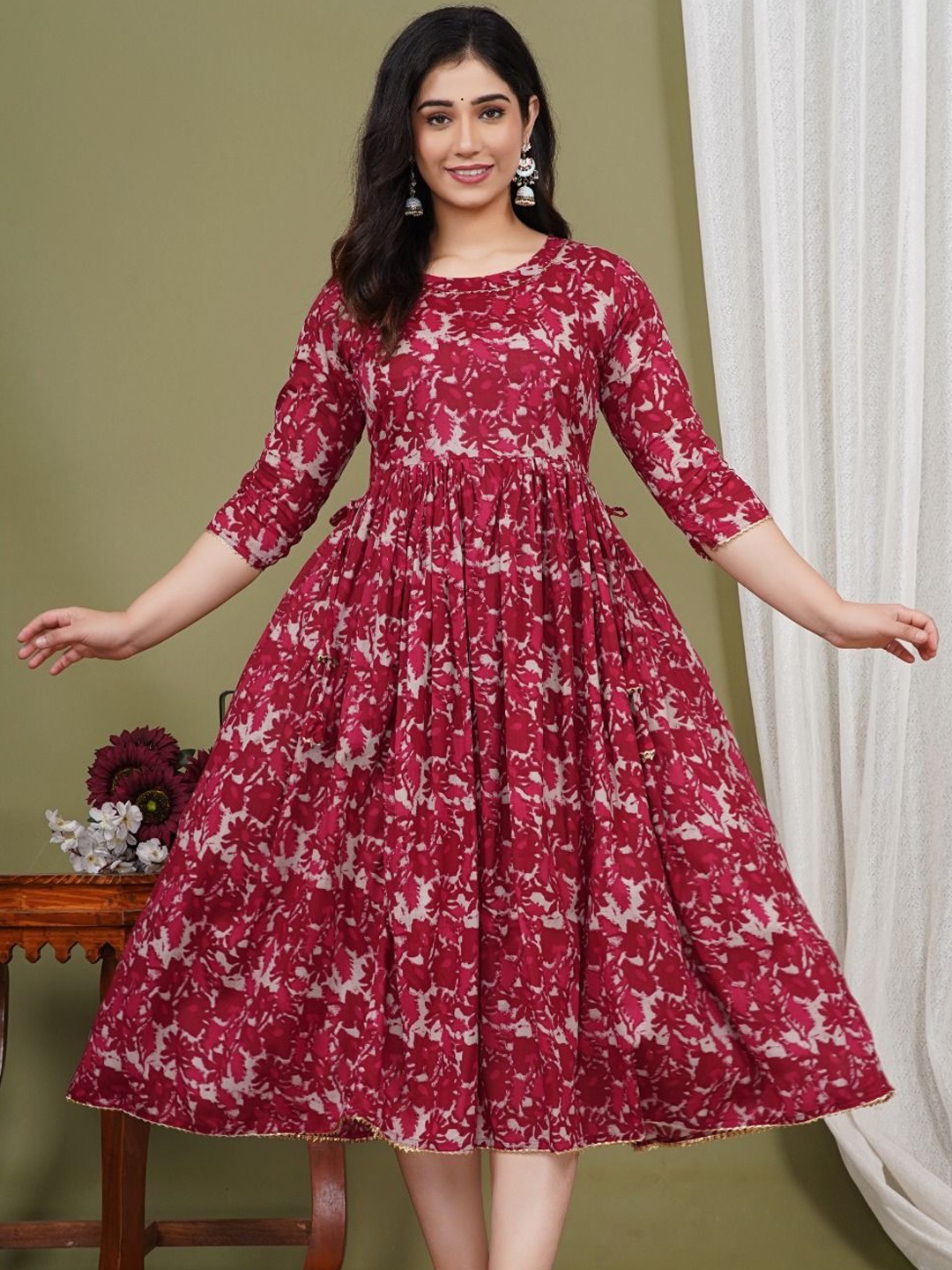 

Pristyle Floral Printed Pleated Round Neck Maternity Anarkali Kurta, Maroon