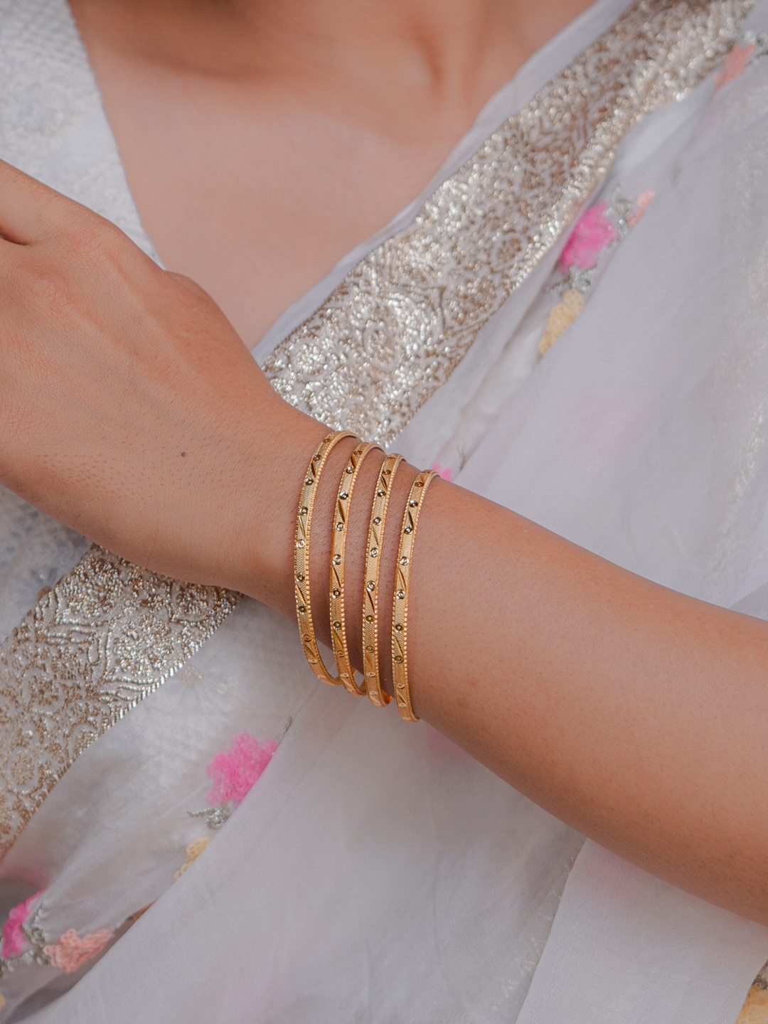 

Zeraki Jewels Niharika Set Of 4 Gold-Plated Bangles