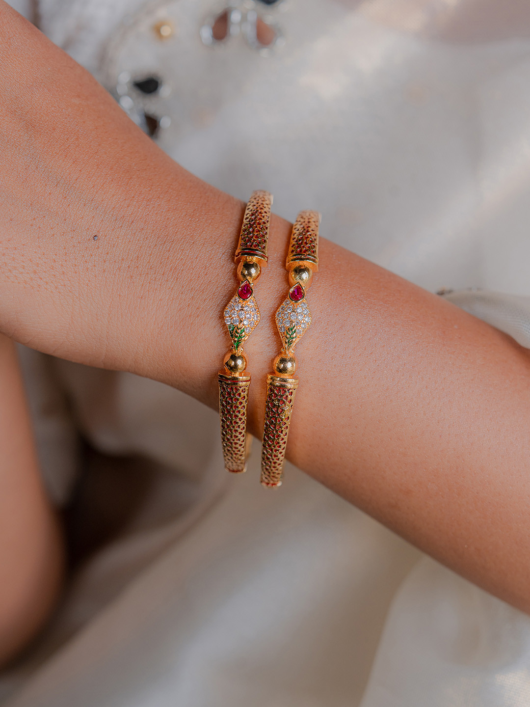 

Zeraki Jewels Gayatri Set Of 2 Gold-Plated Stone Studded Bangles