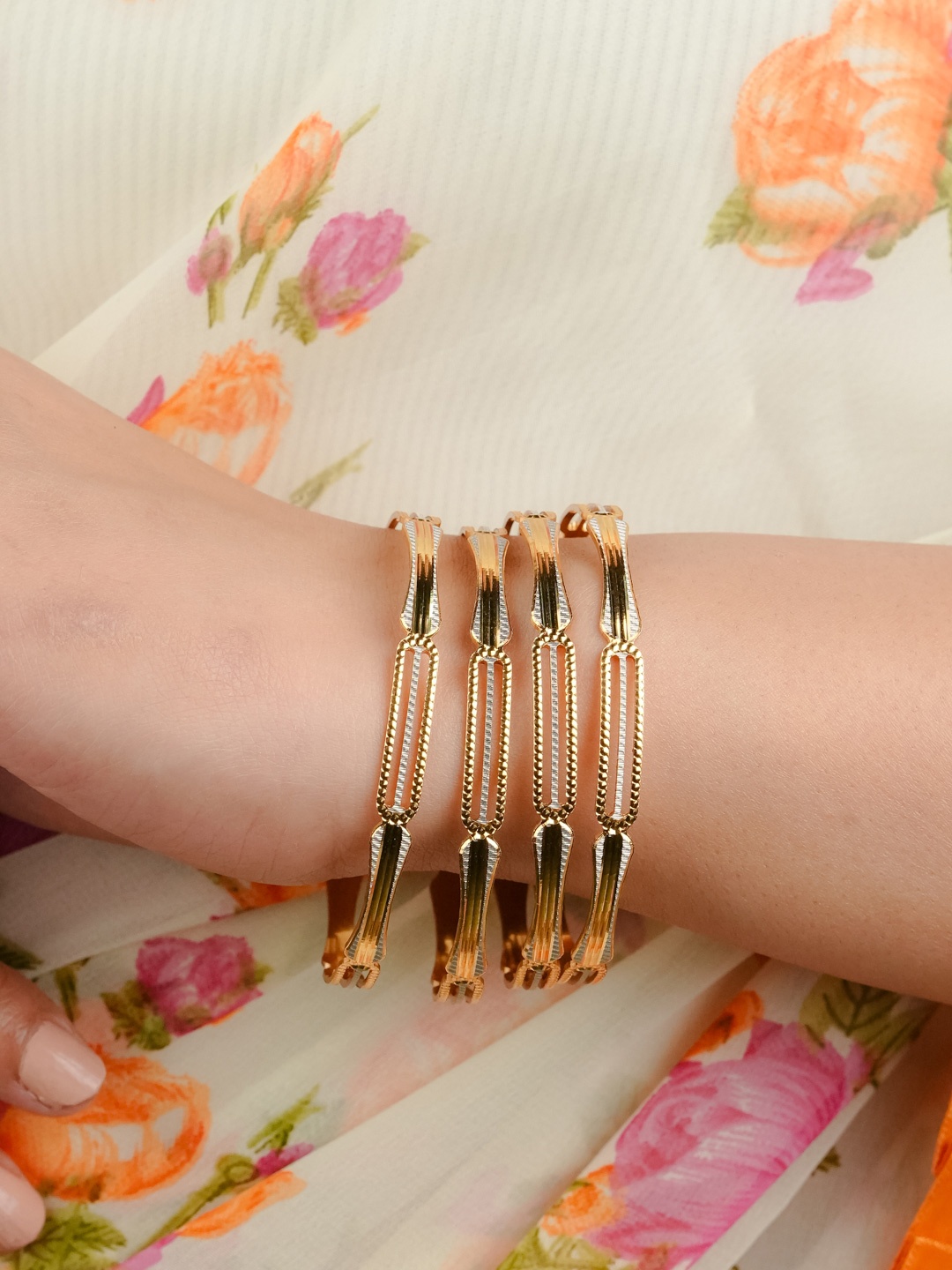

Zeraki Jewels Stuti Designer Set Of 4 Gold-Plated Textured Bangles