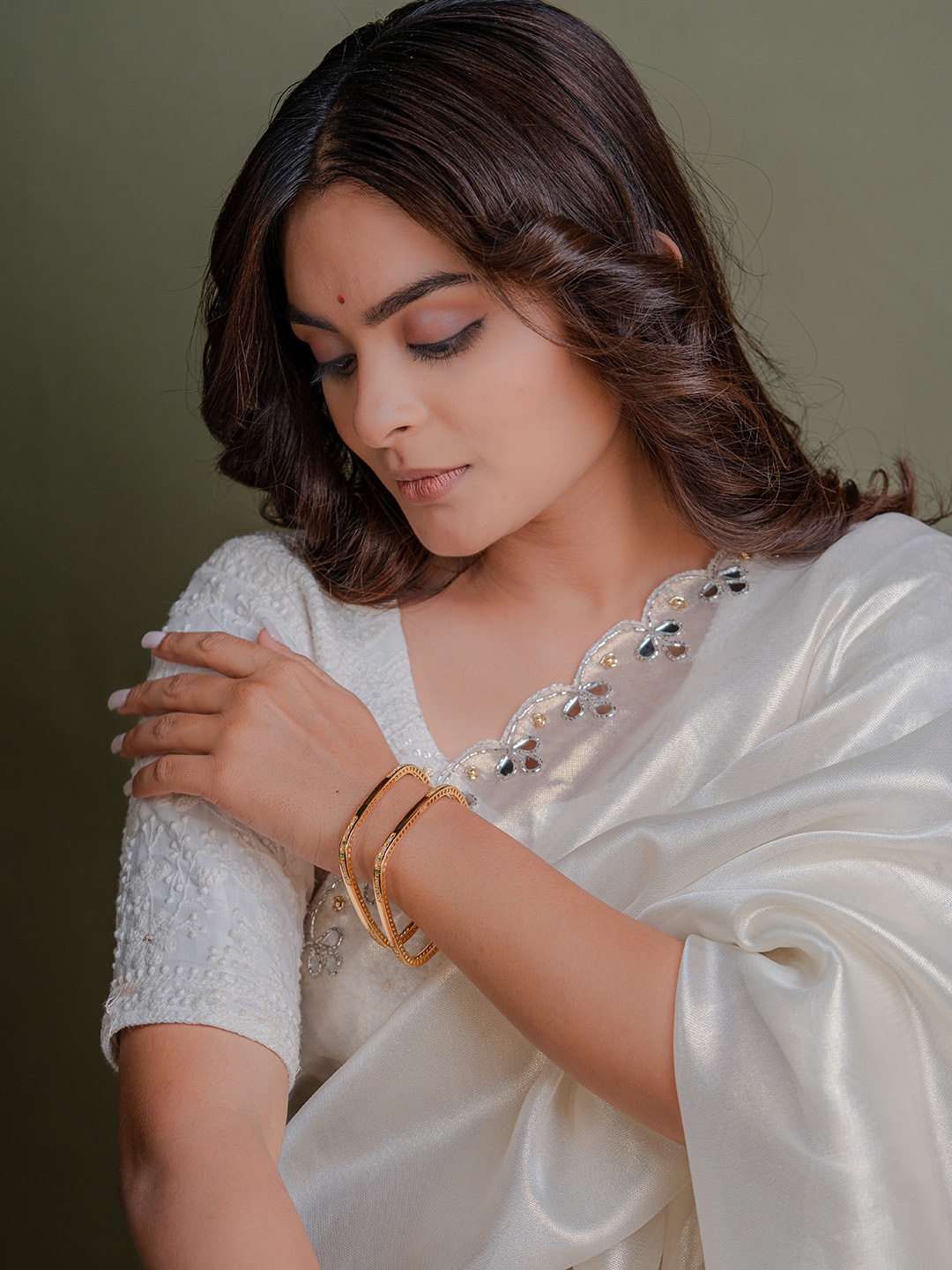 

Zeraki Jewels Riddhi Set Of 2 Gold-Plated Stone Studded Textured Bangle