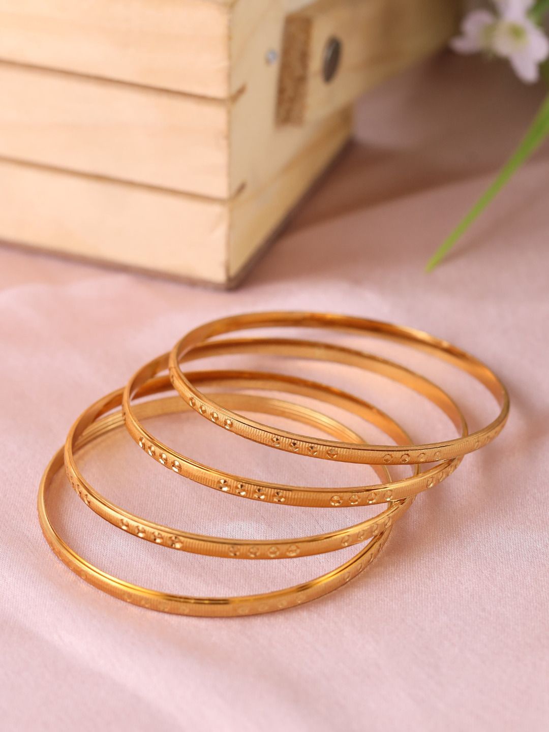 

Zeraki Jewels Prisha Set Of 4 Gold-Plated Bangles