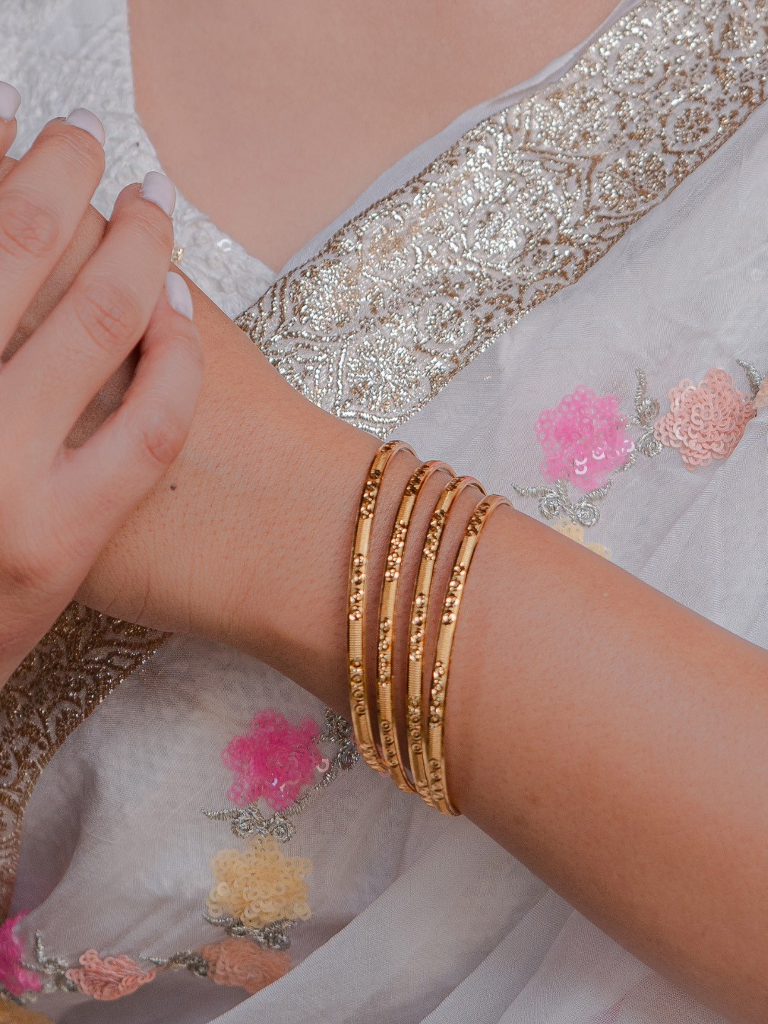 

Zeraki Jewels Prisha Set Of 4 Gold-Plated Bangles