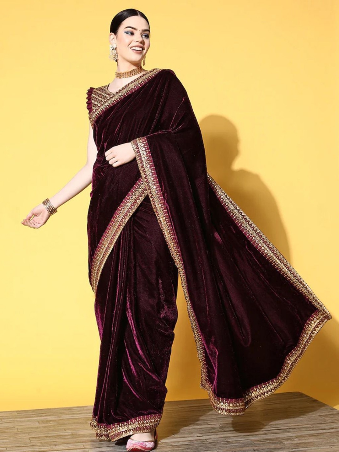 

Rujave Women Embroidered Saree, Purple
