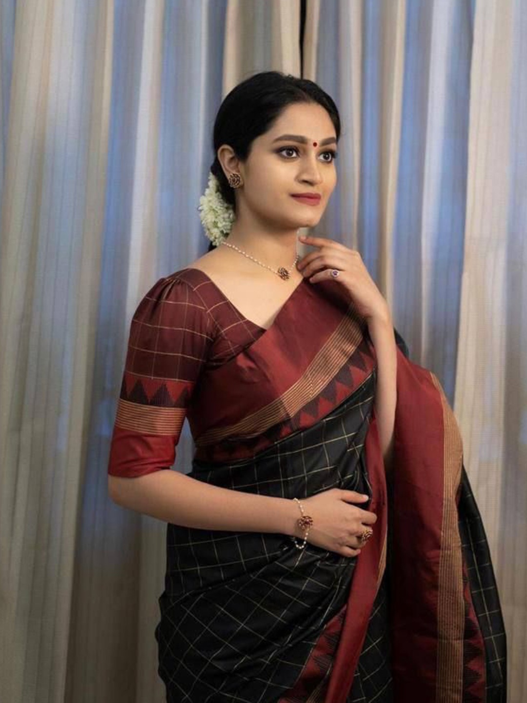 

Rujave Checked Zari Kanjeevaram Saree, Black
