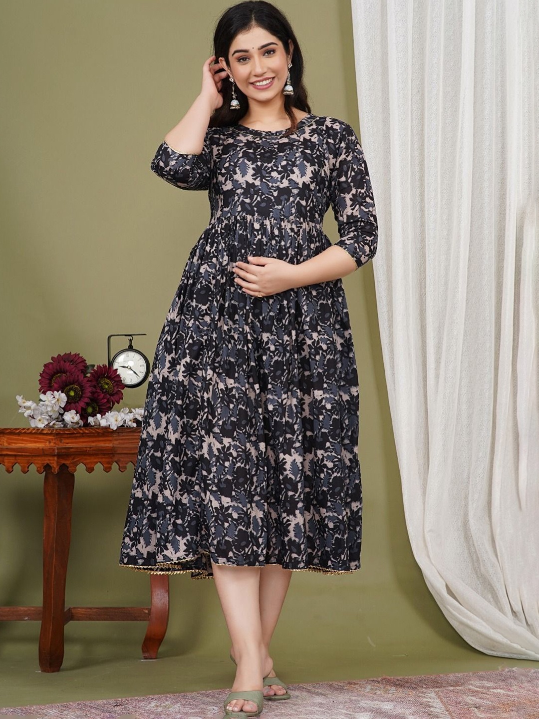 

Pristyle Floral Printed Pleated Round Neck Maternity Anarkali Kurta, Black