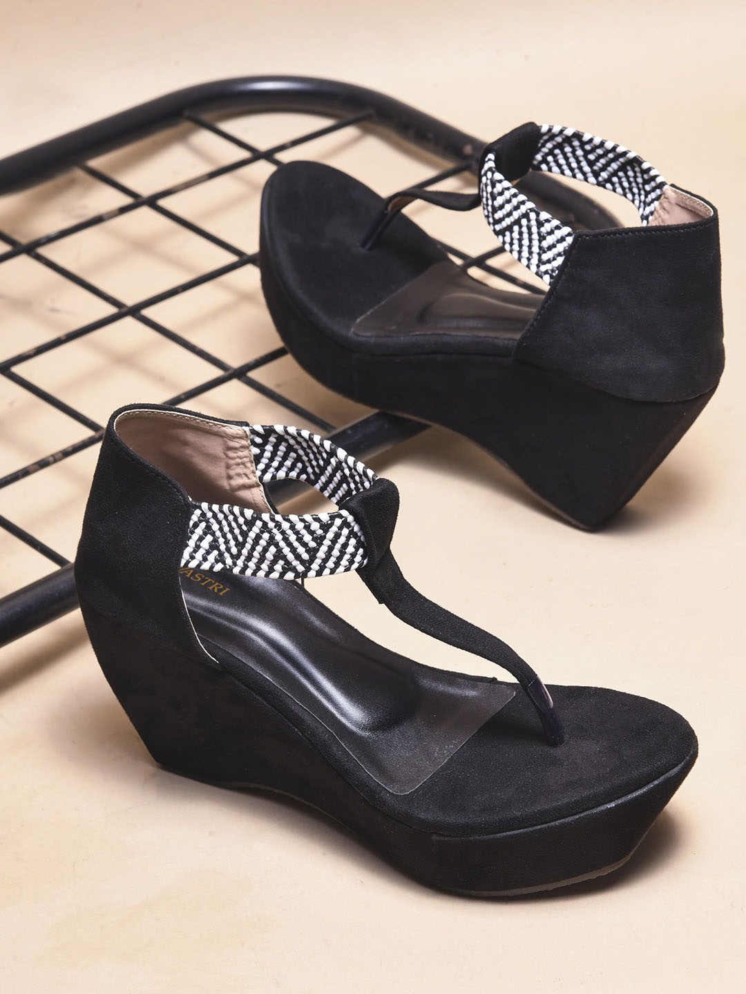 

DIVASTRI Women Wedge Heel Sandals, Black