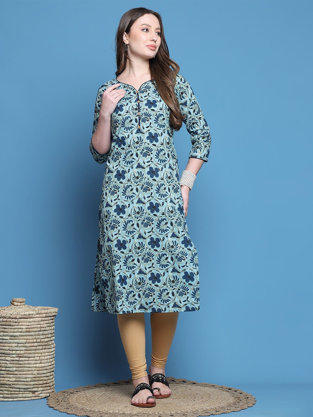 

Rajnandini Floral Printed Pure Cotton Sweetheart Neck Straight Kurta, Blue