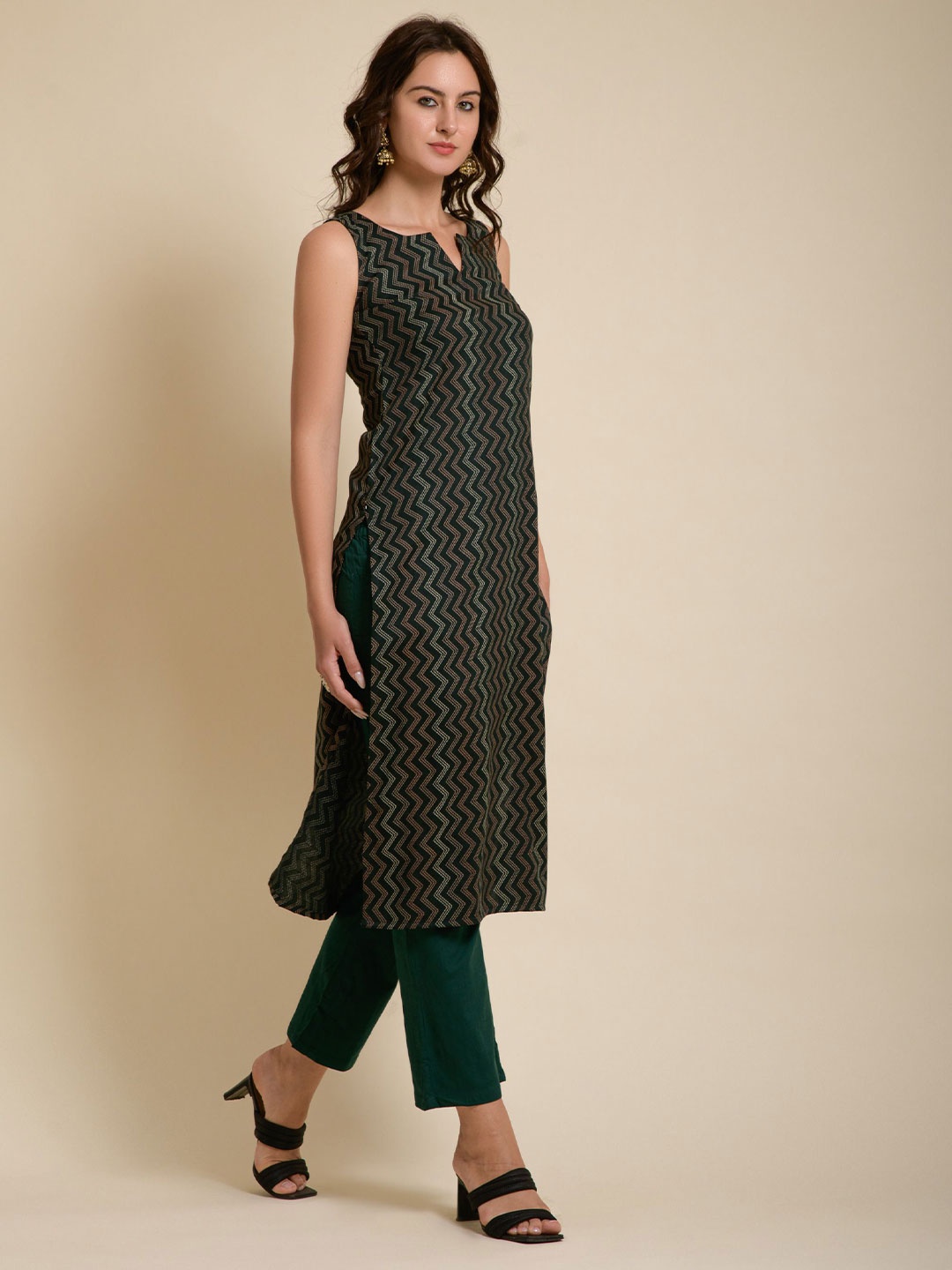 

SAZRIKA Chevron Printed Notch-Neck Straight Kurta, Green