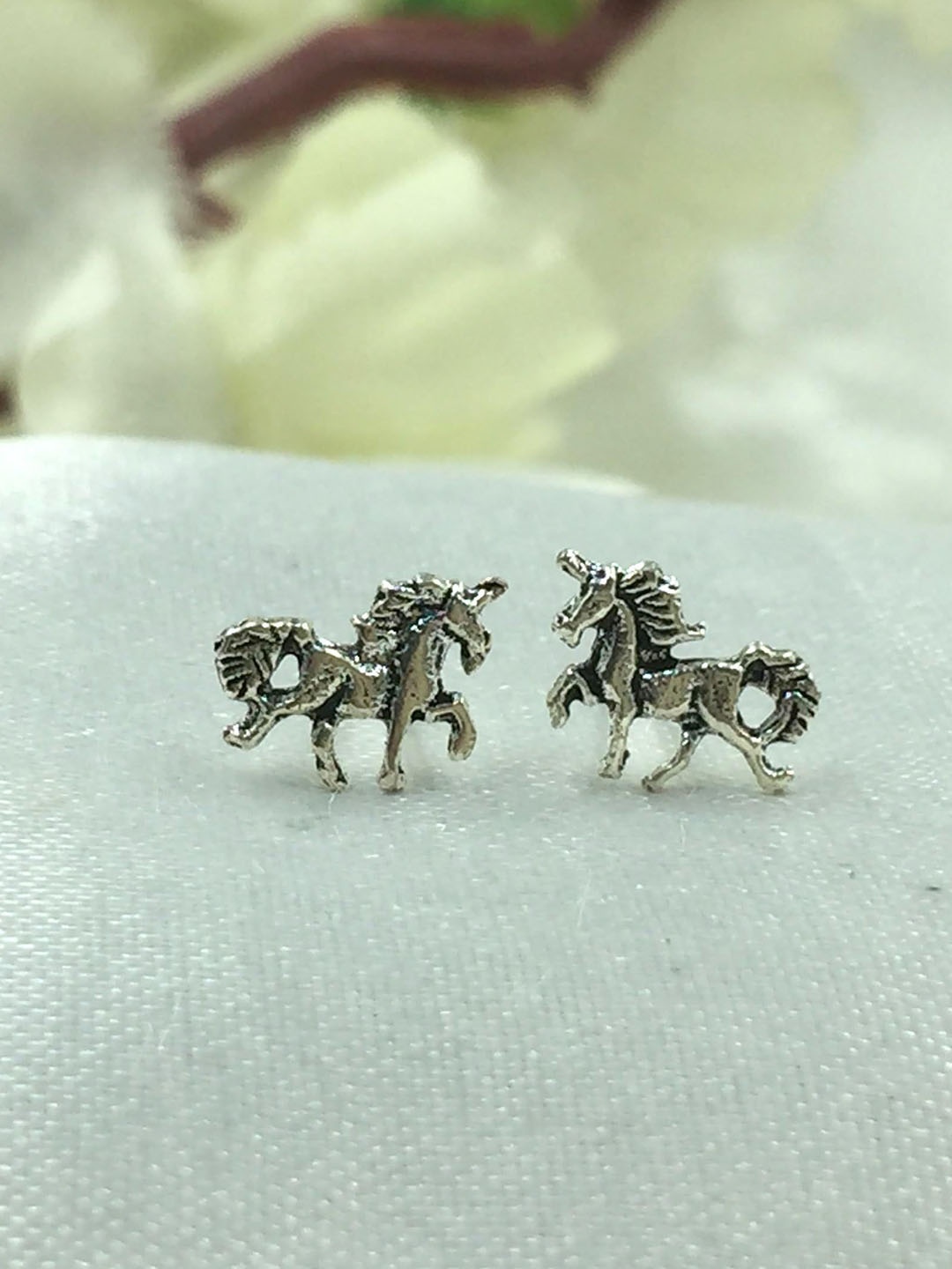 

AMONROO 925 Sterling Silver Rhodium-Plated Animal Shaped Studs