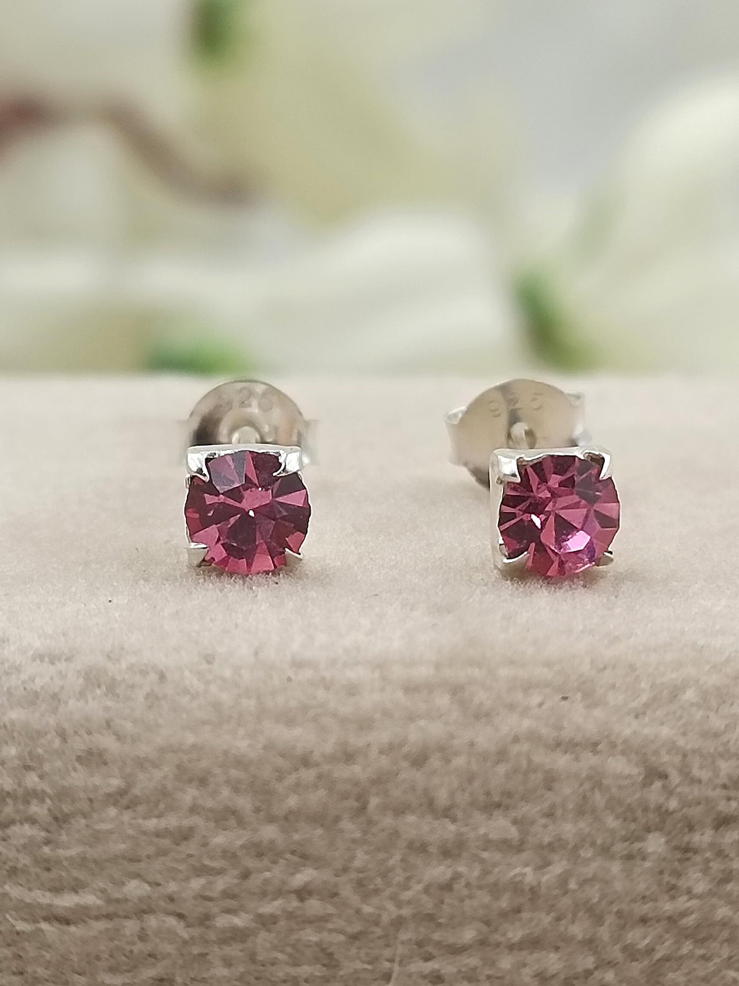 

AMONROO 925 Sterling Silver Rhodium-Plated Cubic Zirconia Studded Classic Studs