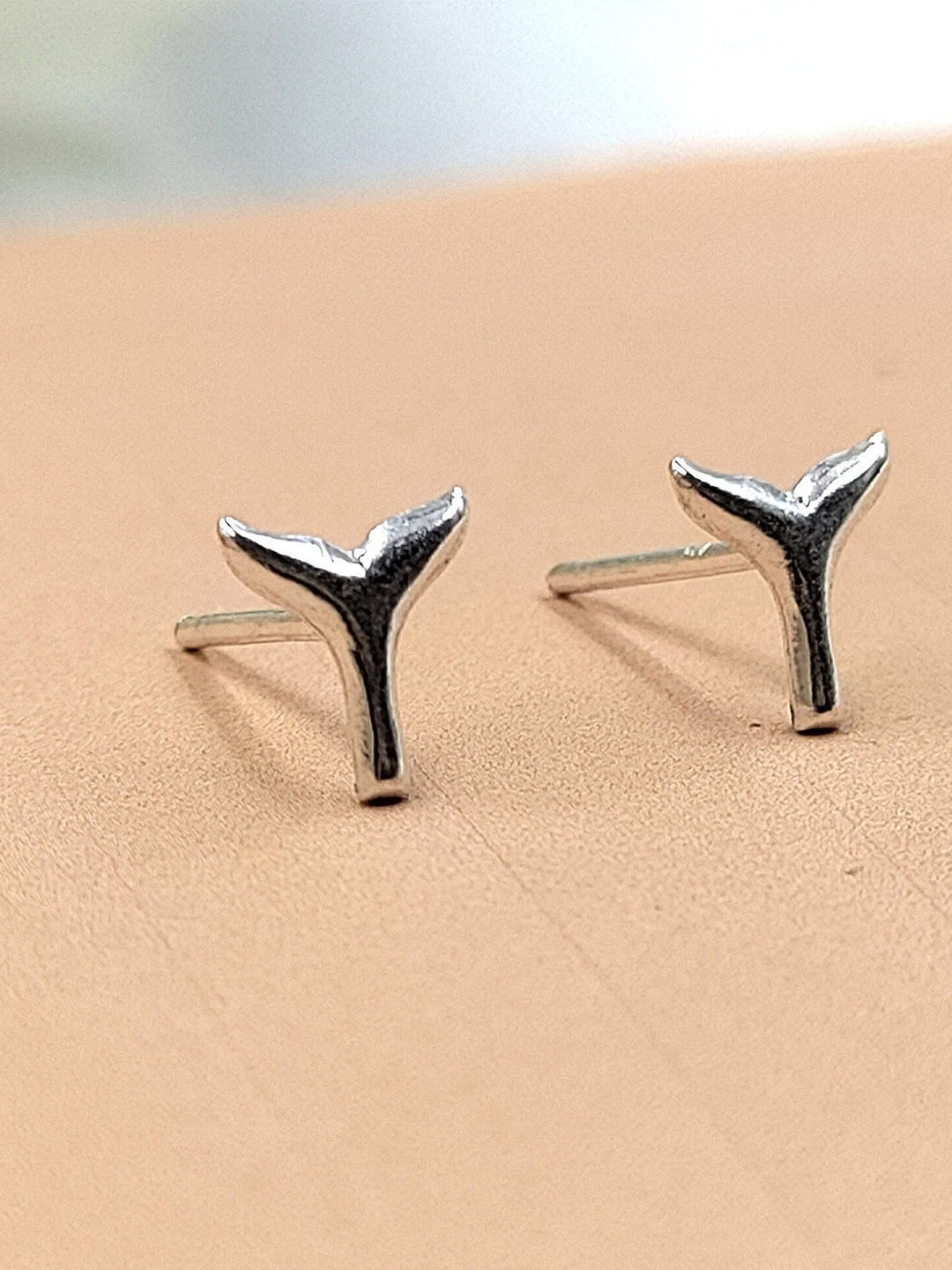 

AMONROO 925 Sterling Silver Rhodium-Plated Contemporary Studs