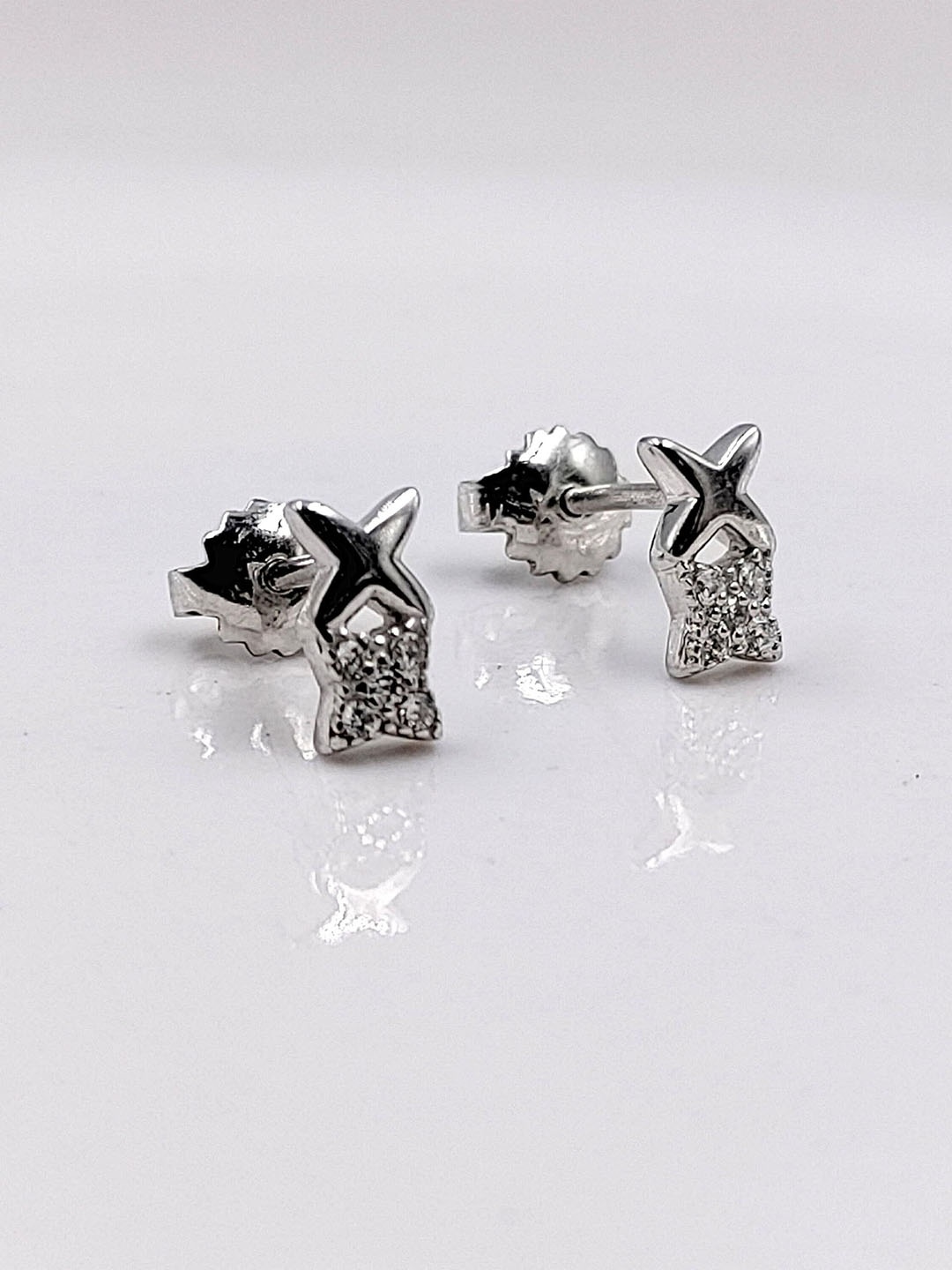

AMONROO 925 Sterling Silver Rhodium-Plated Cubic Zirconia Studded Star Shaped Studs