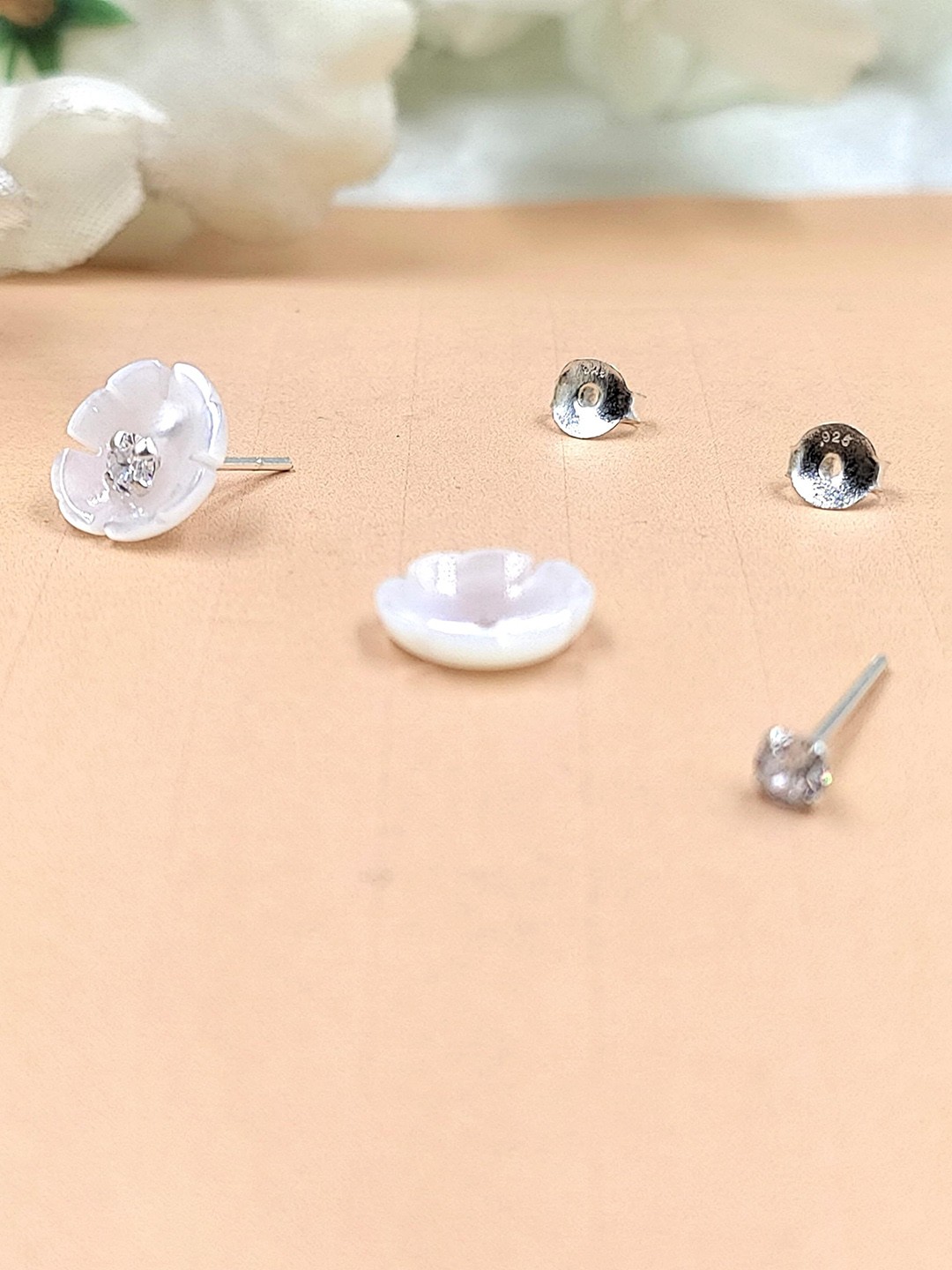 

AMONROO 925 Sterling Silver Rhodium-Plated Cubic Zirconia Studded Floral Studs