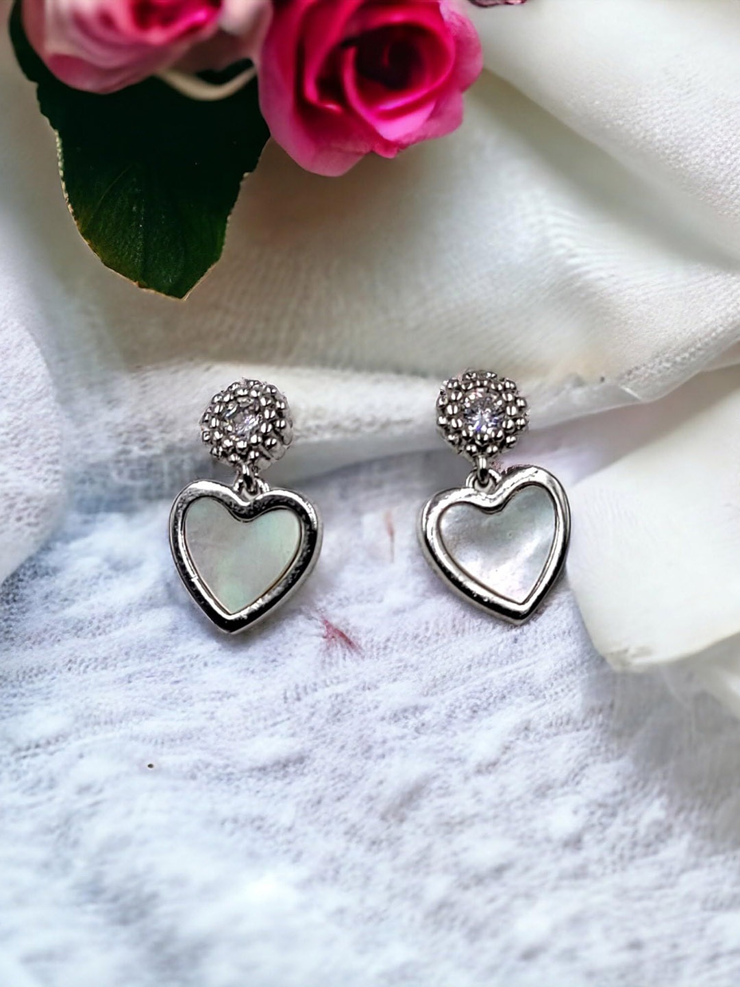 

AMONROO 925 Sterling Silver Rhodium-Plated CZ-Studded Heart Shaped Drop Earrings