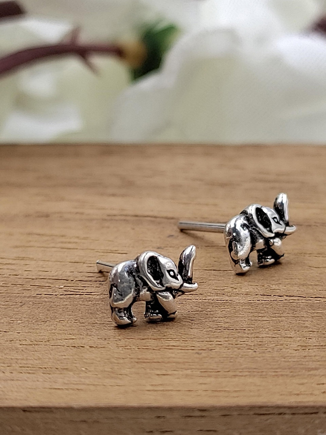 

AMONROO 925 Sterling Silver Rhodium-Plated Elephant Oxidised Studs