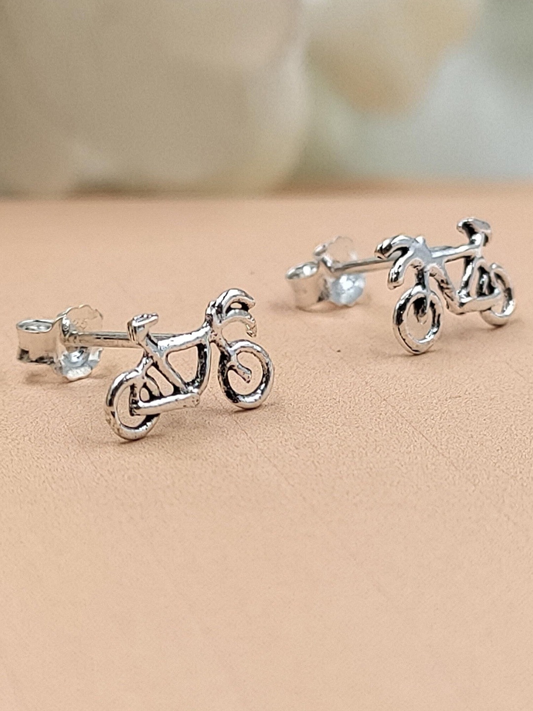 

AMONROO 925 Sterling Silver Rhodium-Plated Bicycle Studs