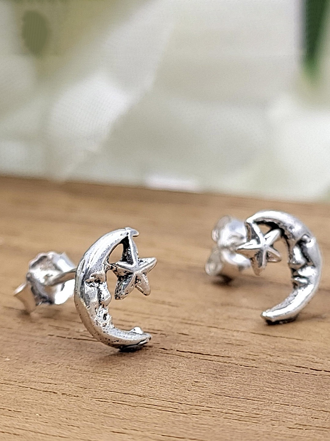 

AMONROO 925 Sterling Silver Rhodium-Plated Moon Star Shaped Studs
