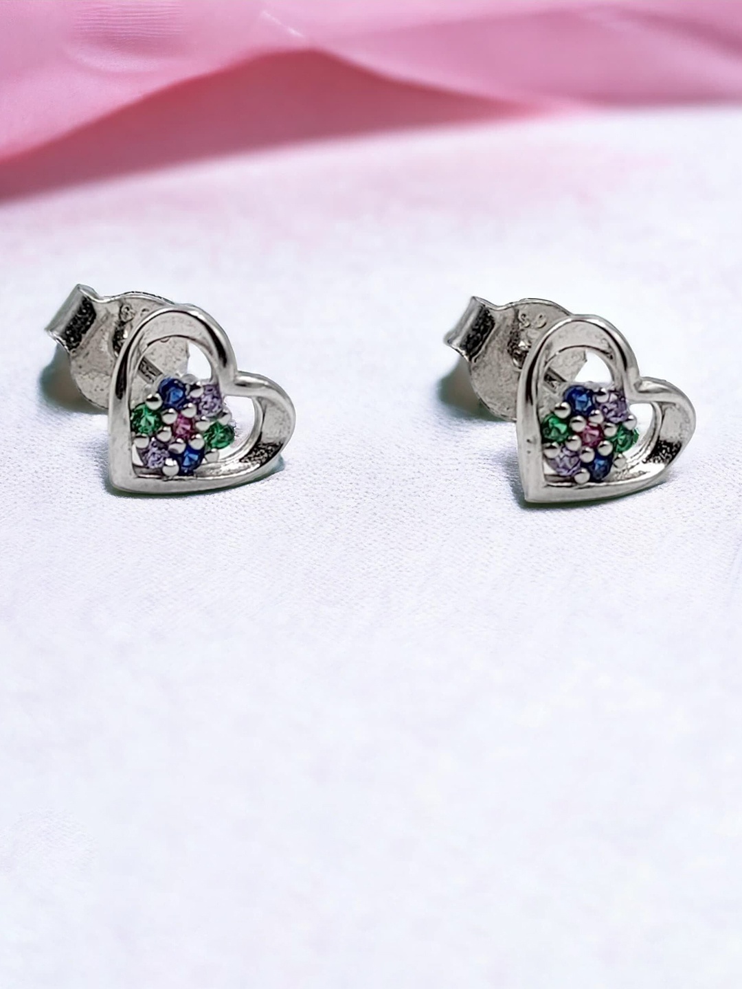 

AMONROO 925 Sterling Silver Rhodium-Plated Cubic Zirconia Studded Heart Shaped Studs