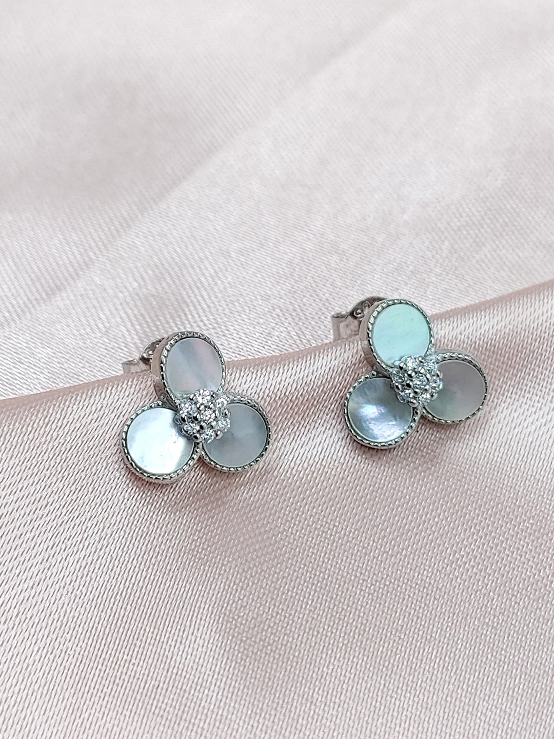 

AMONROO 925 Sterling Silver Rhodium-Plated Cubic Zirconia Stone Studded Floral Studs