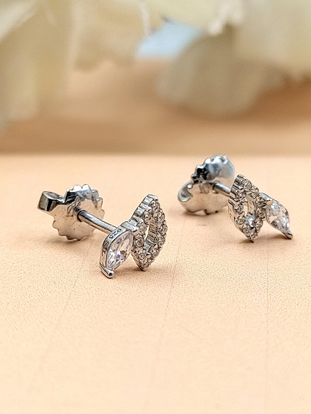 

AMONROO 925 Sterling Silver Rhodium-Plated Cubic Zirconia Stone Studded Contemporary Studs