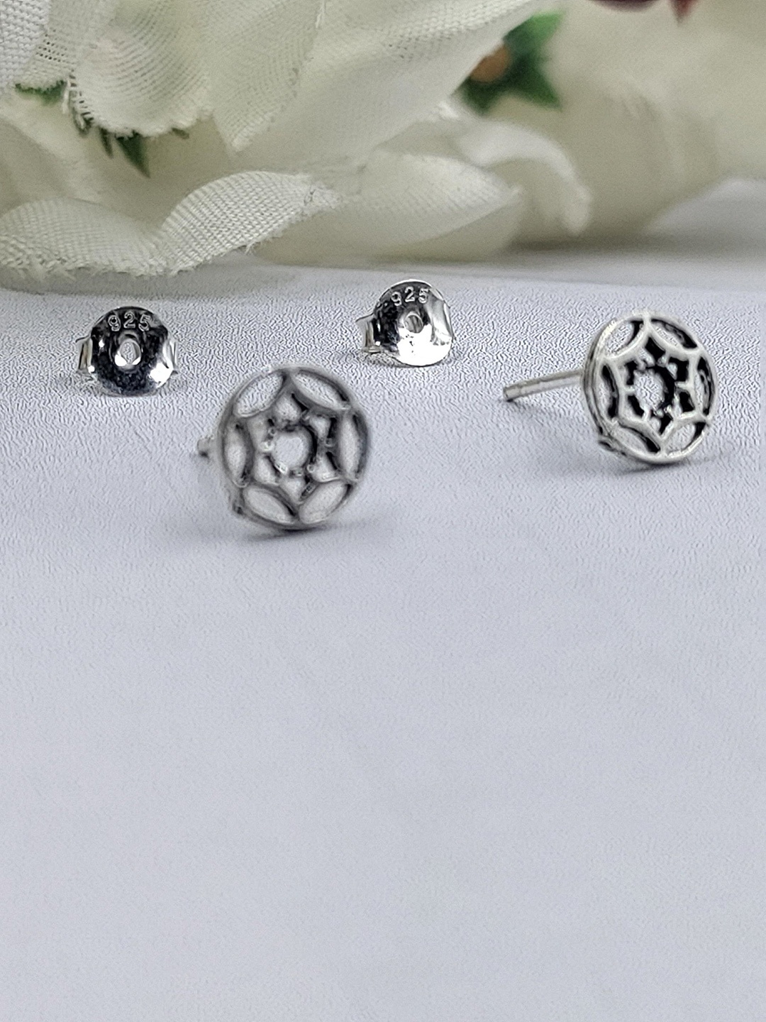 

AMONROO 925 Sterling Silver Oxidised Rhodium-Plated Circular Shaped Studs