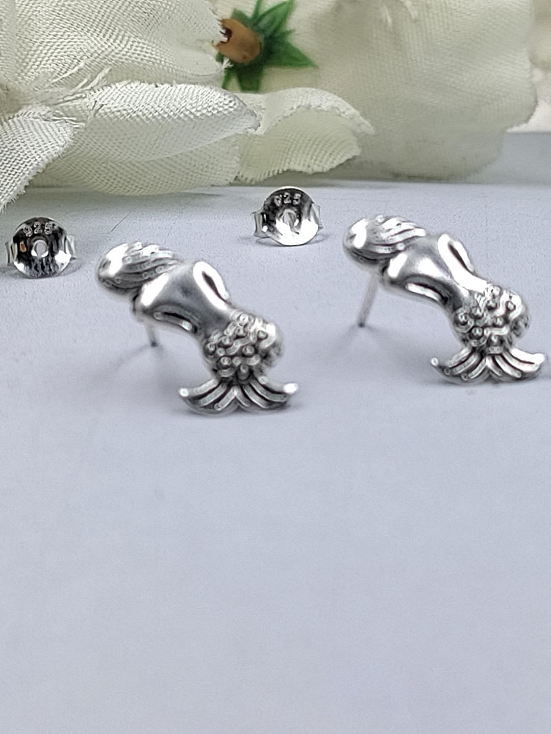 

AMONROO 925 Sterling Silver Rhodium-Plated Contemporary Mermaid Studs