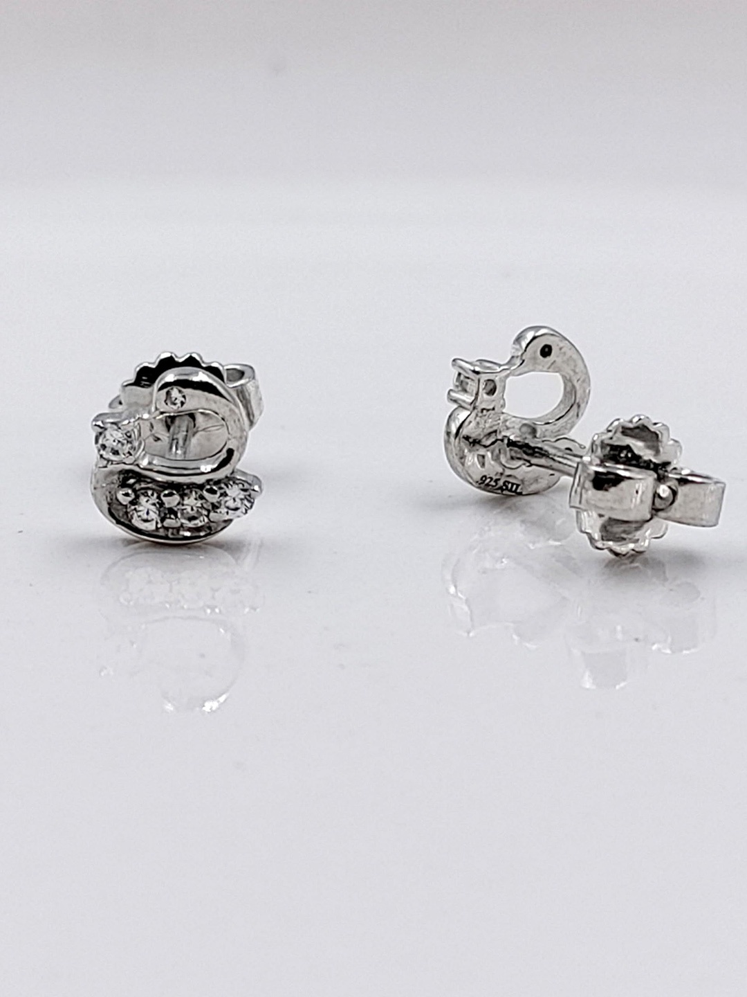 

AMONROO 925 Sterling Silver Rhodium-Plated Cubic Zirconia Stones Studded Studs