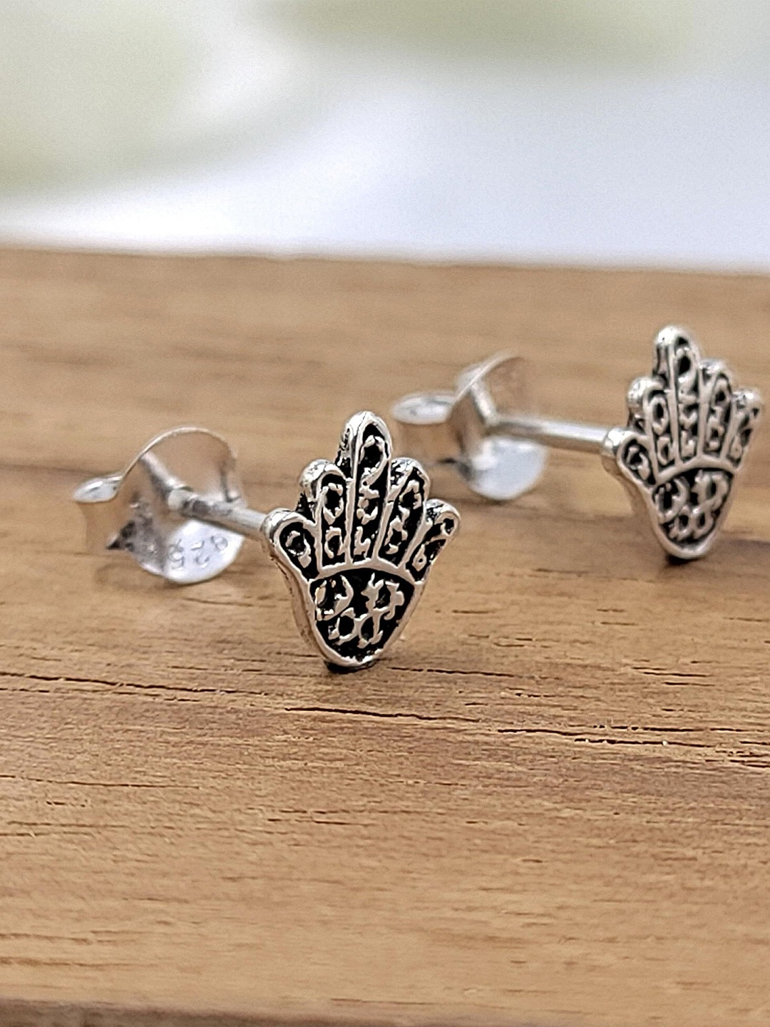 

AMONROO Sterling Silver Rhodium-Plated Oxidised Quirky Shaped Studs