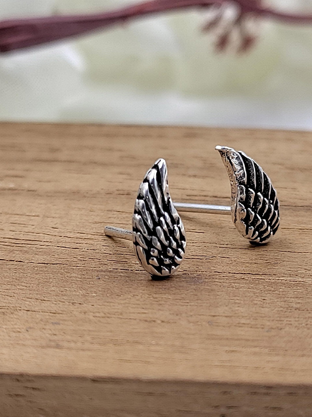 

AMONROO 925 Sterling Silver Oxidised Rhodium-Plated Wing Shaped Studs