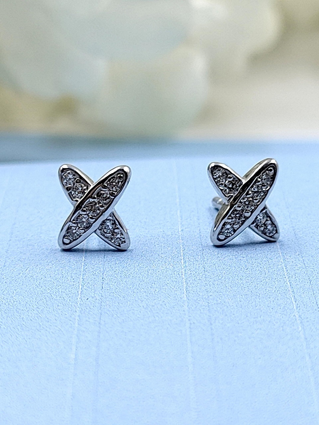 

AMONROO 925 Sterling Silver Rhodium-Plated Artificial Stones Studded Studs Earrings