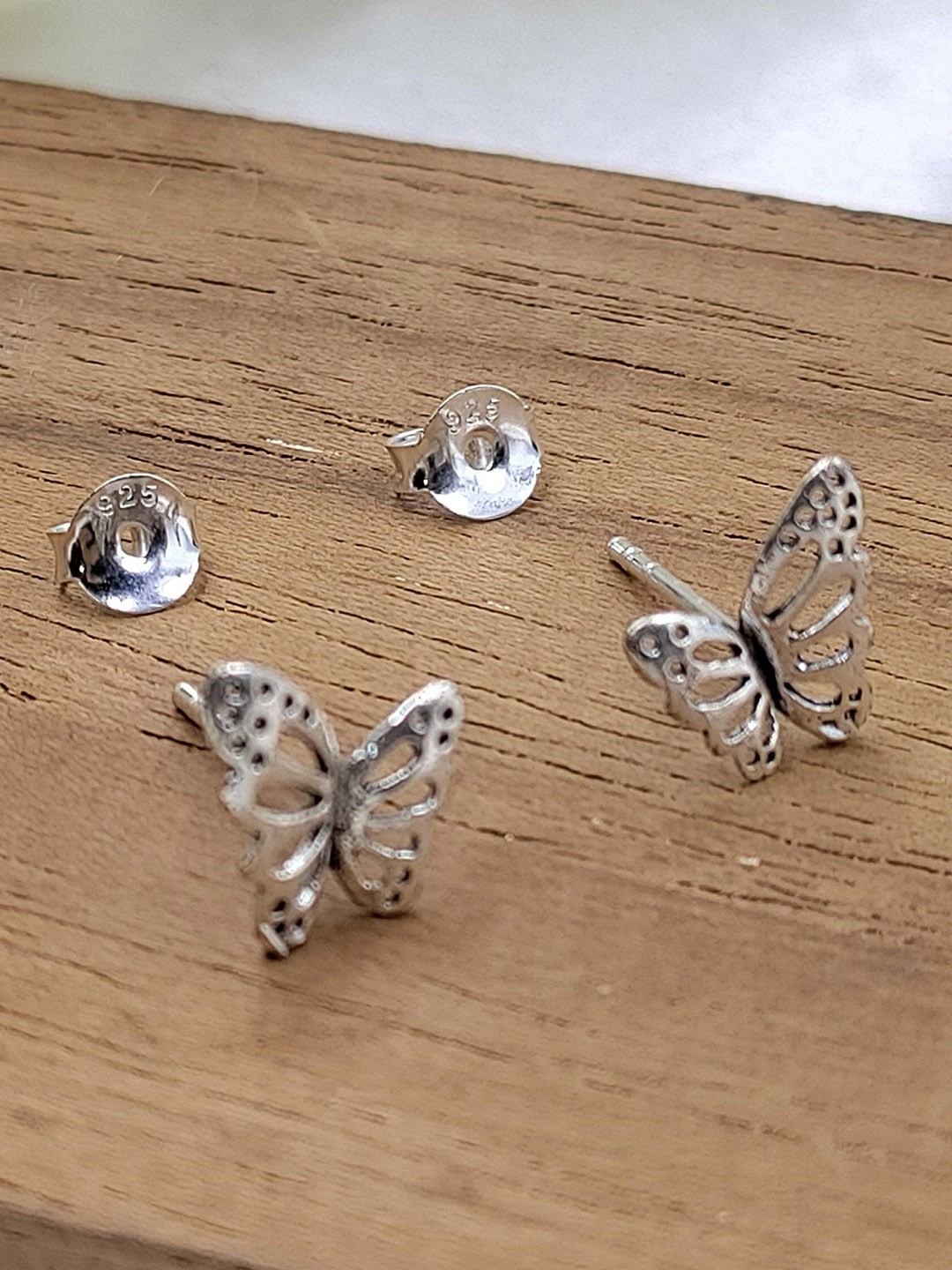 

AMONROO 925 Sterling Silver Rhodium-Plated Contemporary Shaped Studs