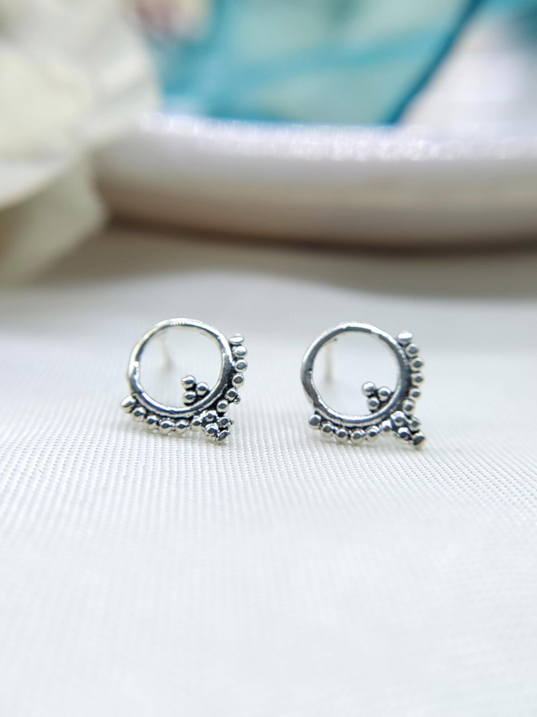 

AMONROO 925 Sterling Silver Rhodium-Plated Circular Shaped Oxidised Studs