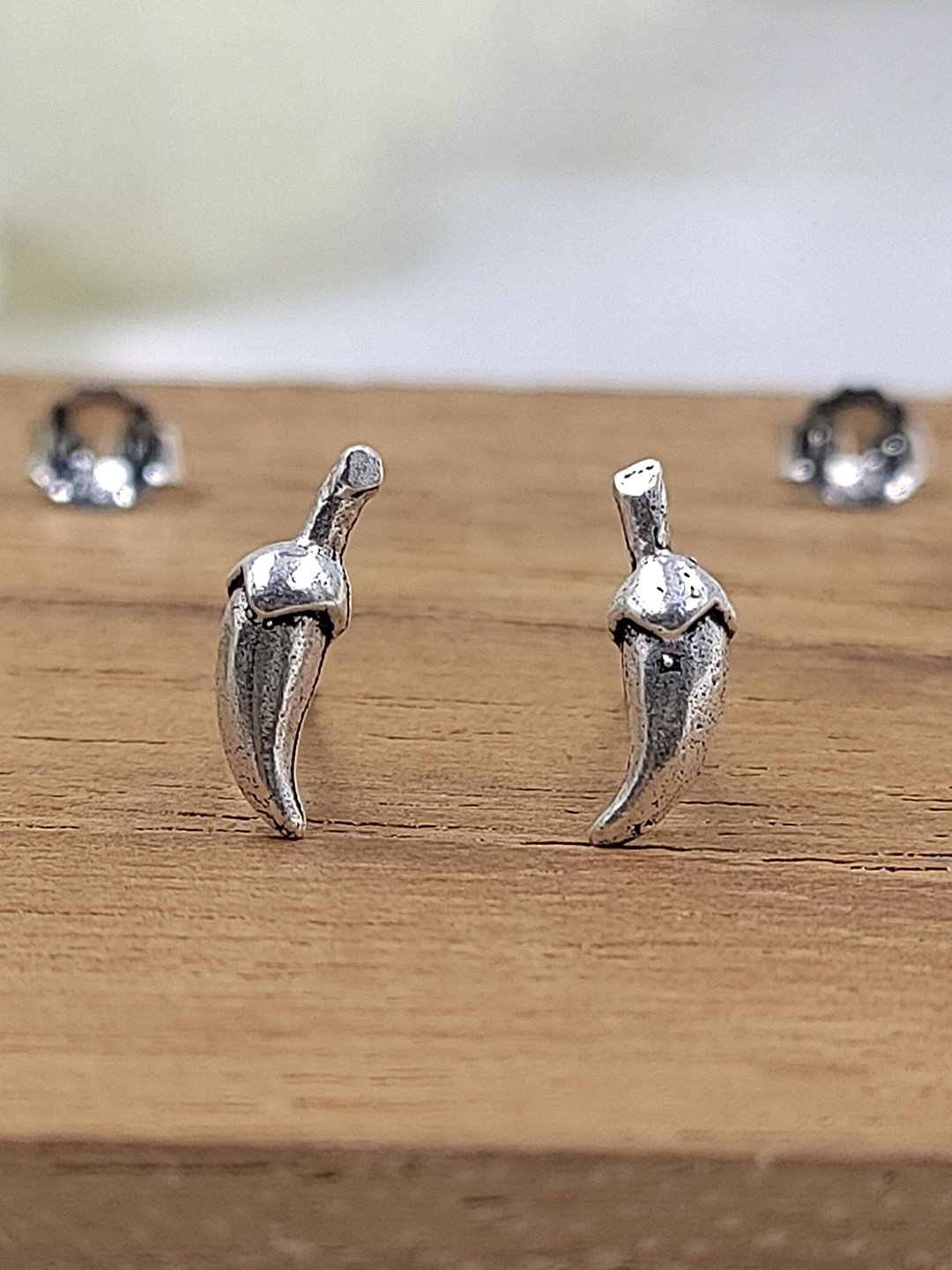 

AMONROO 925 Sterling Silver Rhodium-Plated Contemporary Shaped Studs