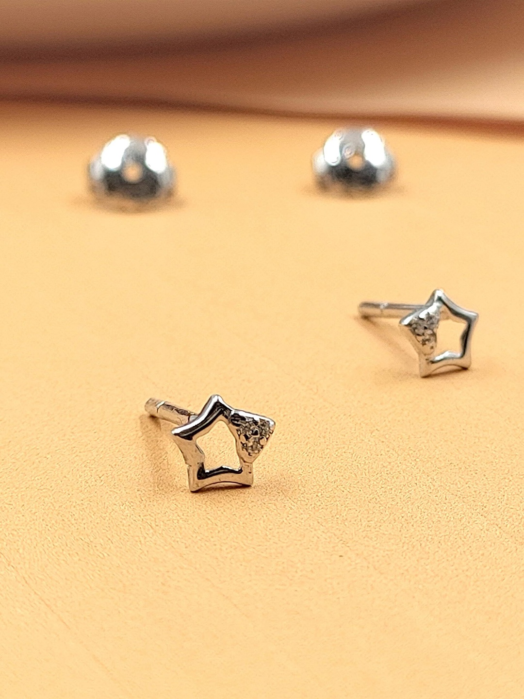 

AMONROO 925 Sterling Silver Rhodium-Plated Geometric Shaped Studs