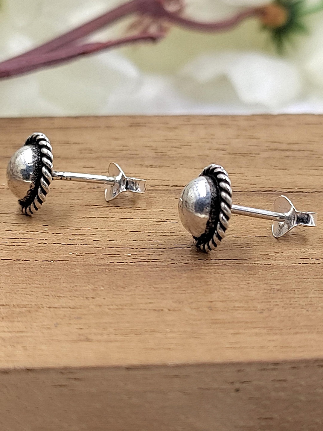 

AMONROO 925 Sterling Silver Rhodium-Plated Circular Shaped Oxidised Studs