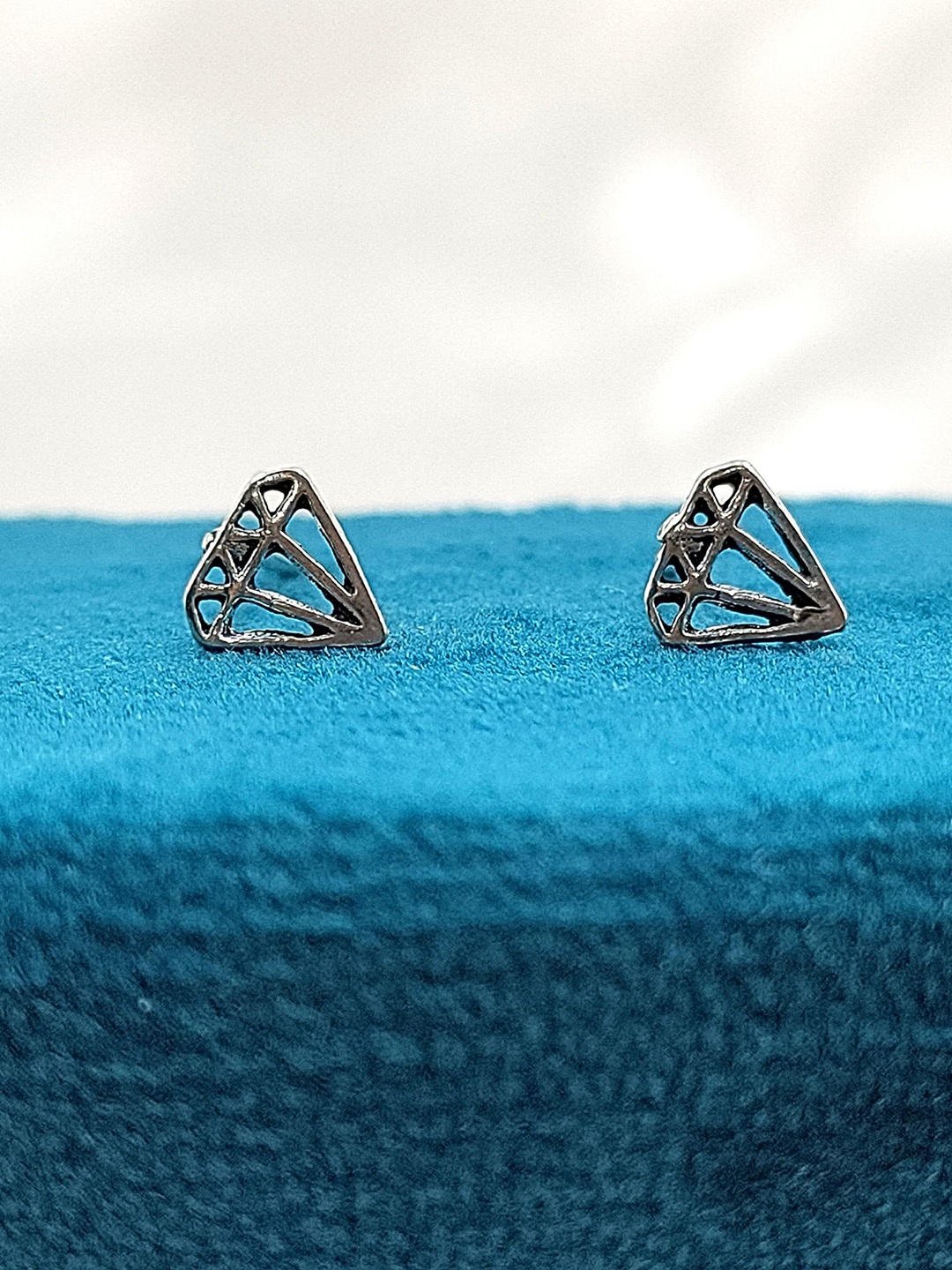 

AMONROO 925 Sterling Silver Rhodium-Plated Diamond Shaped Studs