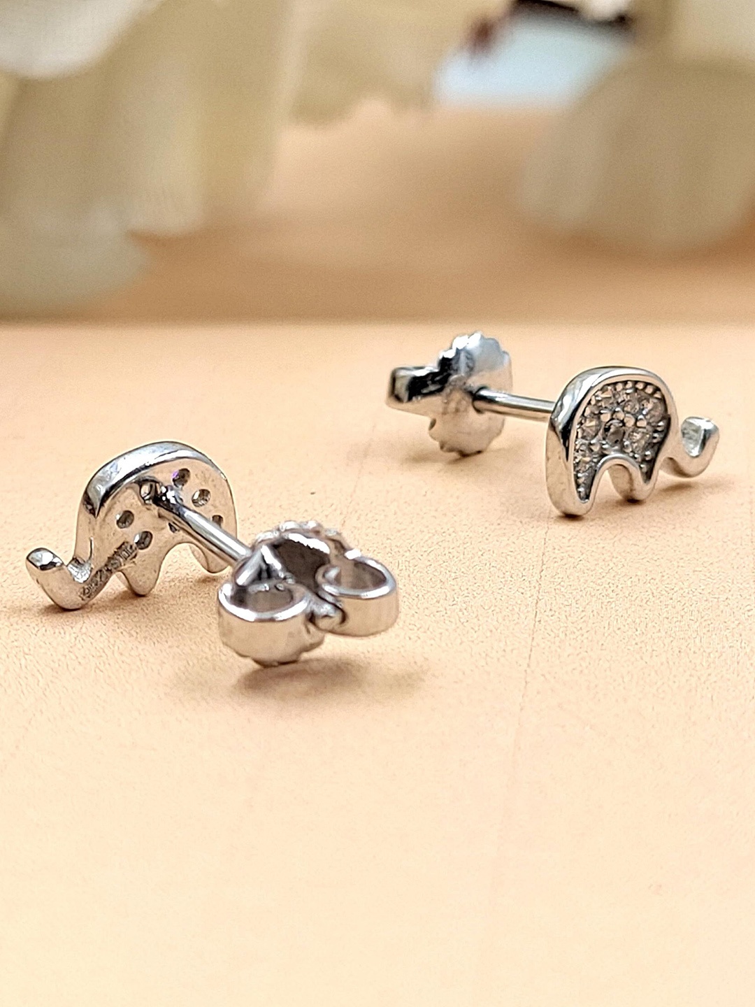 

AMONROO 925 Sterling Silver Rhodium-Plated Animal Shaped Cubic Zirconia Studs