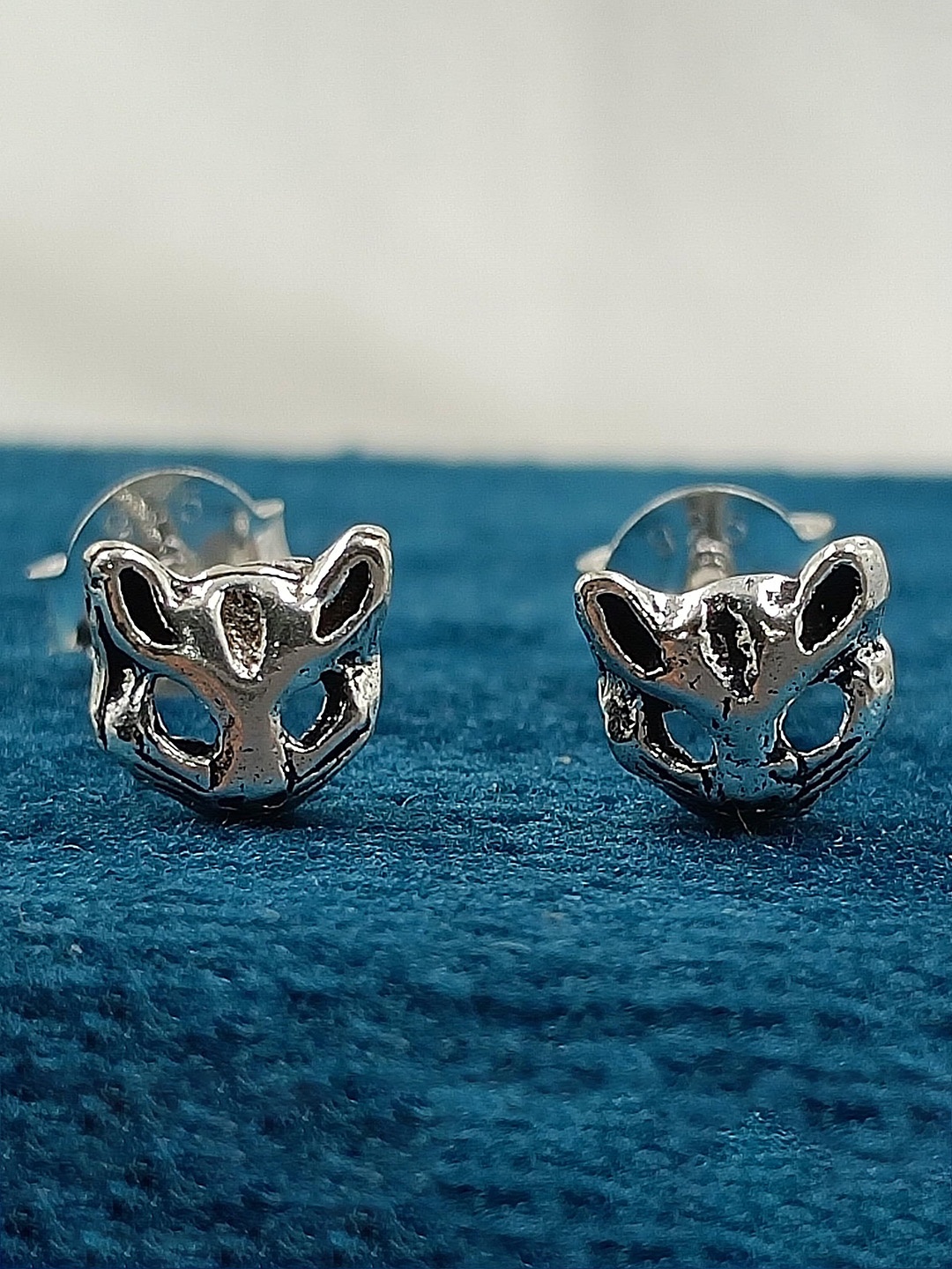 

AMONROO 925 Sterling Silver Rhodium-Plated Animal Shaped Studs