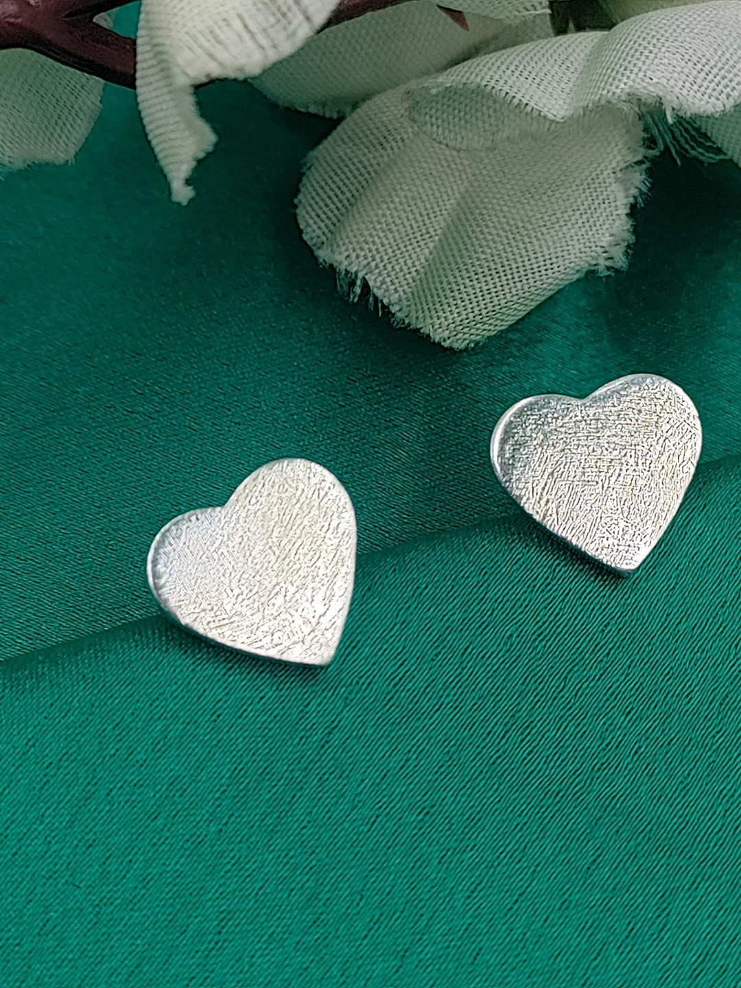 

AMONROO 925 Sterling Silver Rhodium-Plated Heart Shaped Studs