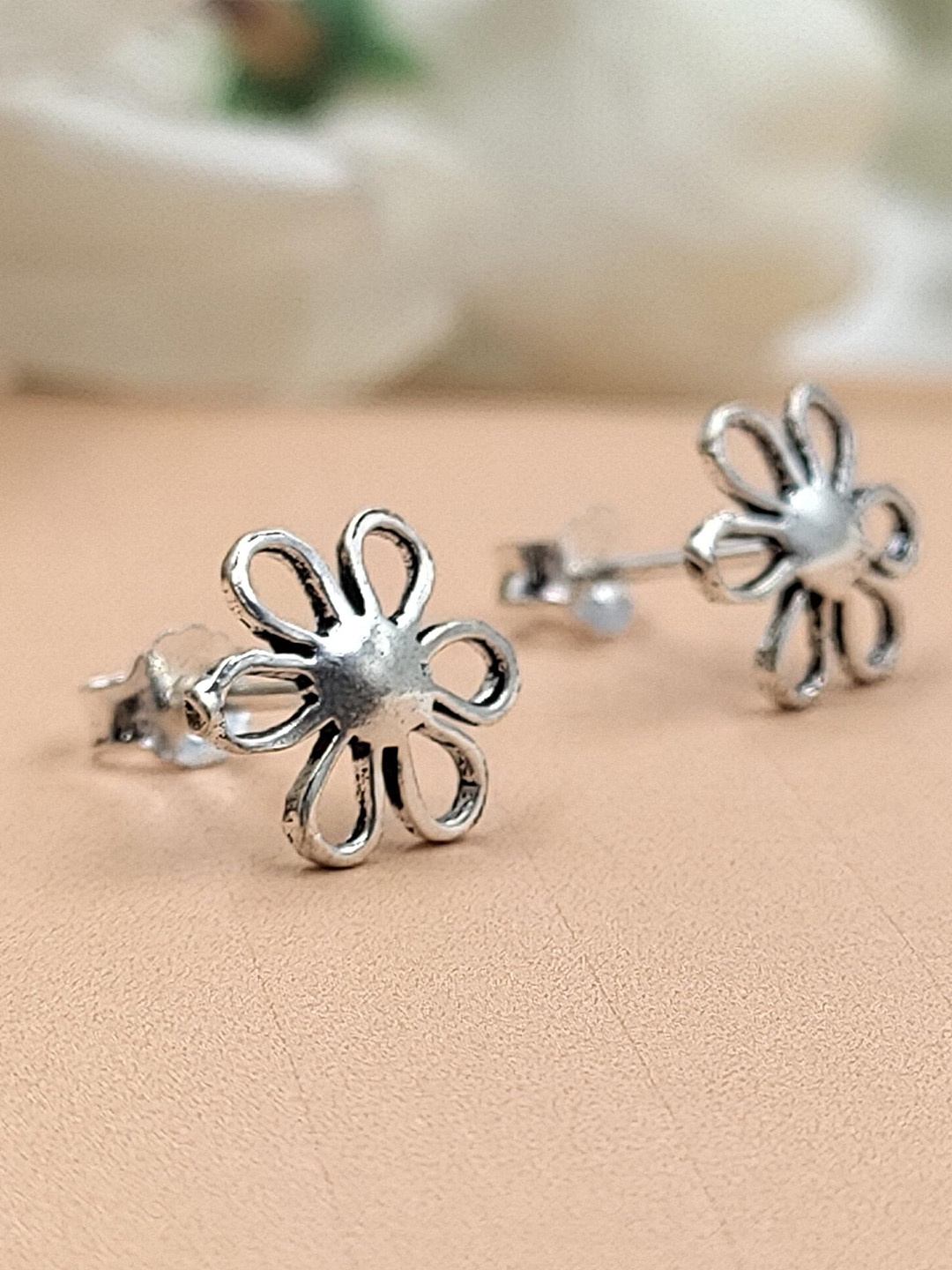 

AMONROO 925 Sterling Silver Rhodium-Plated Floral Shaped Daisy Studs