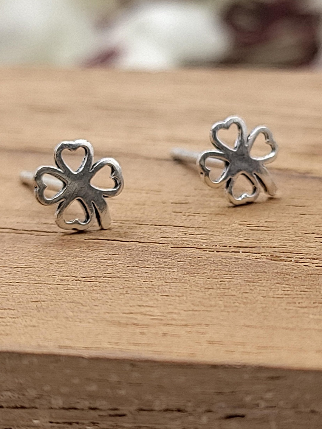 

AMONROO 925 Sterling Silver Rhodium-Plated Floral Shaped Studs