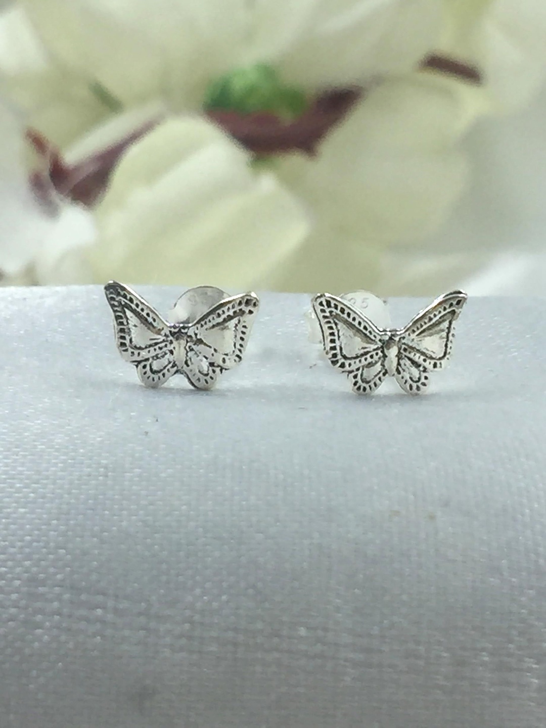 

AMONROO 925 Sterling Silver Rhodium-Plated Quirky Shaped Studs