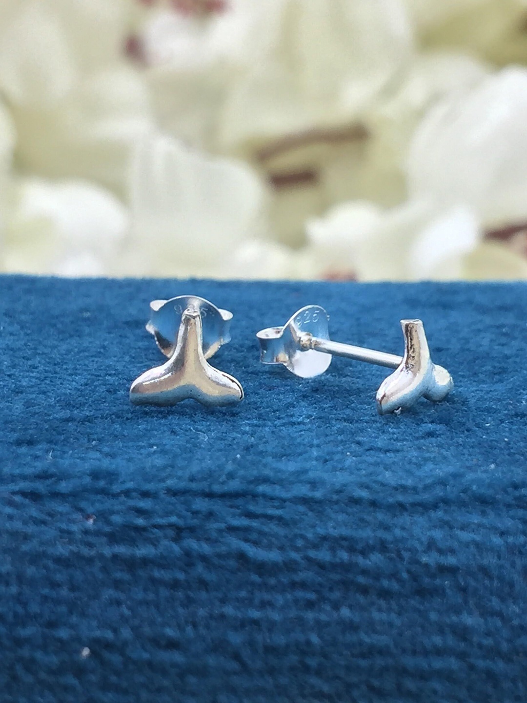 

AMONROO 925 Sterling Silver Rhodium-Plated Quirky Shaped Studs