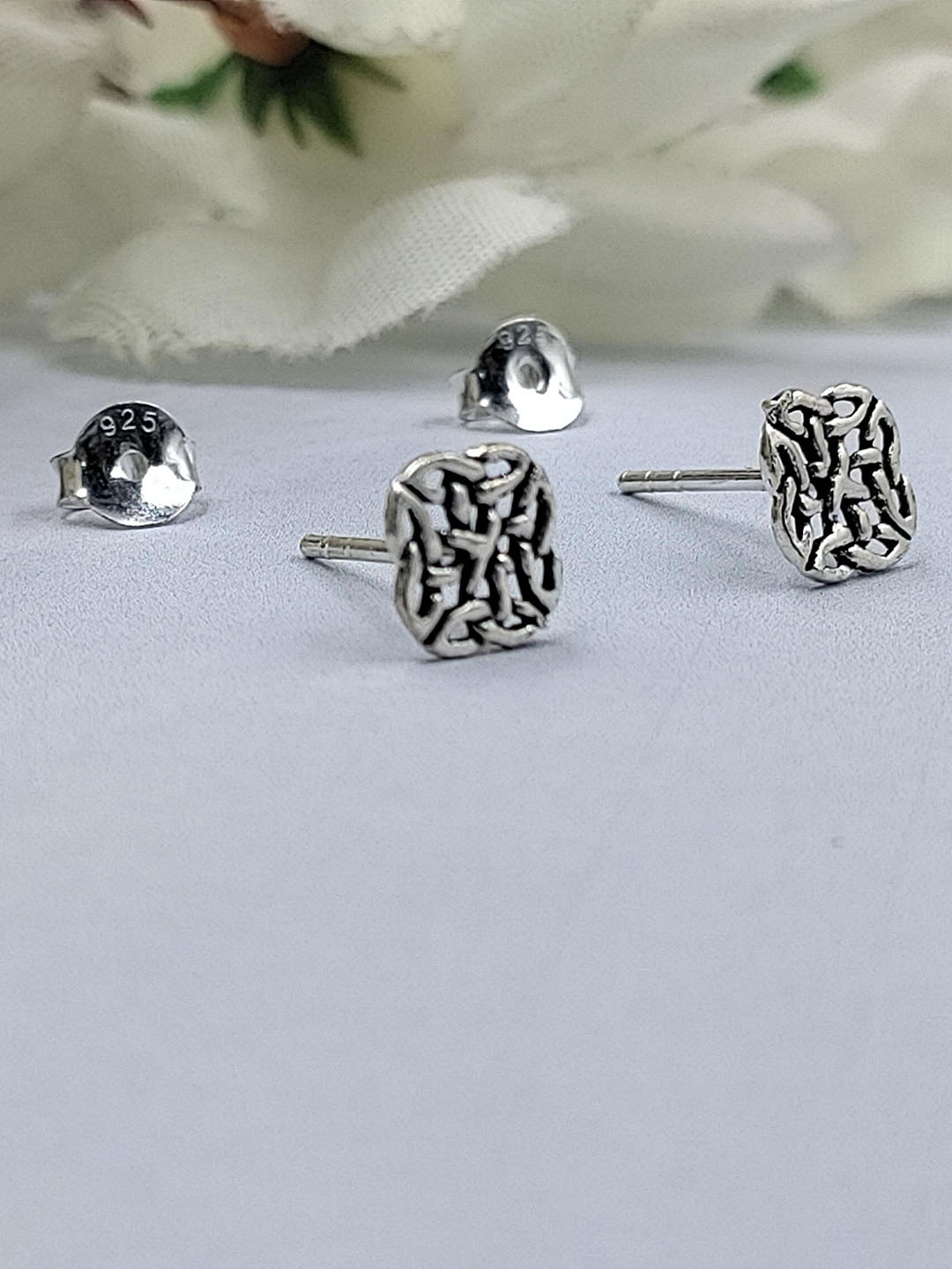 

AMONROO 925 Sterling Silver Rhodium-Plated Quirky Shaped Studs