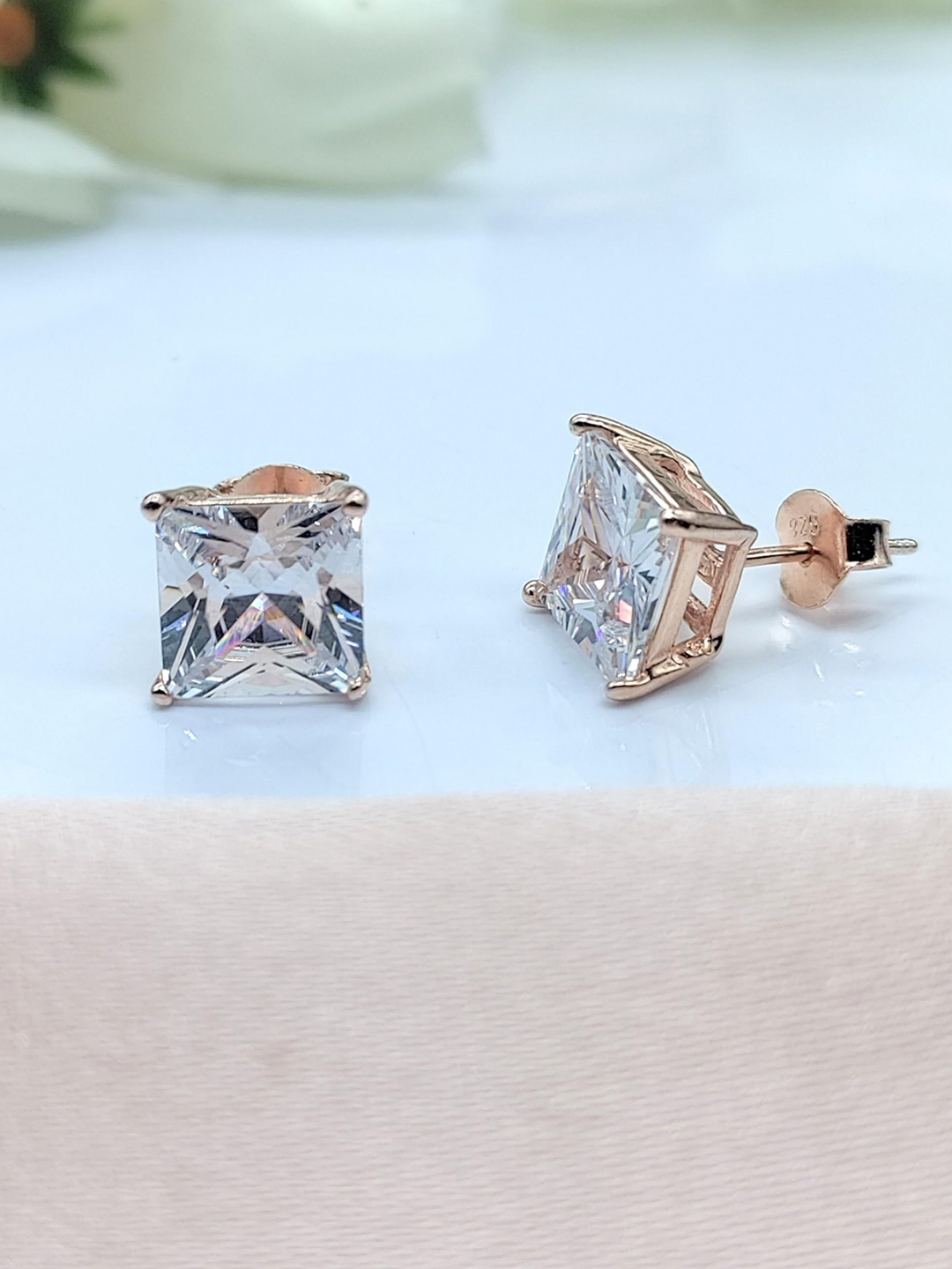 

AMONROO 925 Sterling Silver Rhodium-Plated Cubic Zirconia Studded Square Shaped Studs, Rose gold